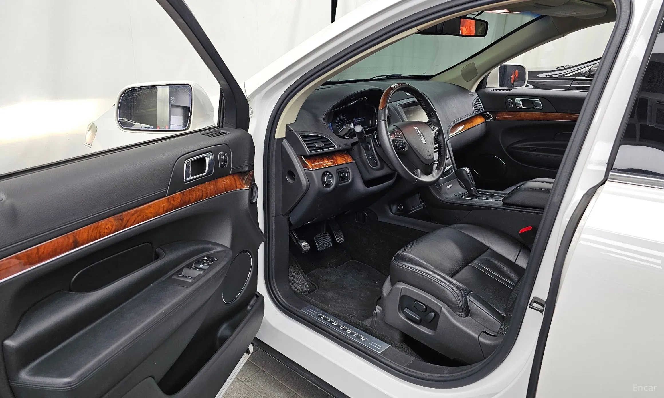Lincoln MKT превью 10