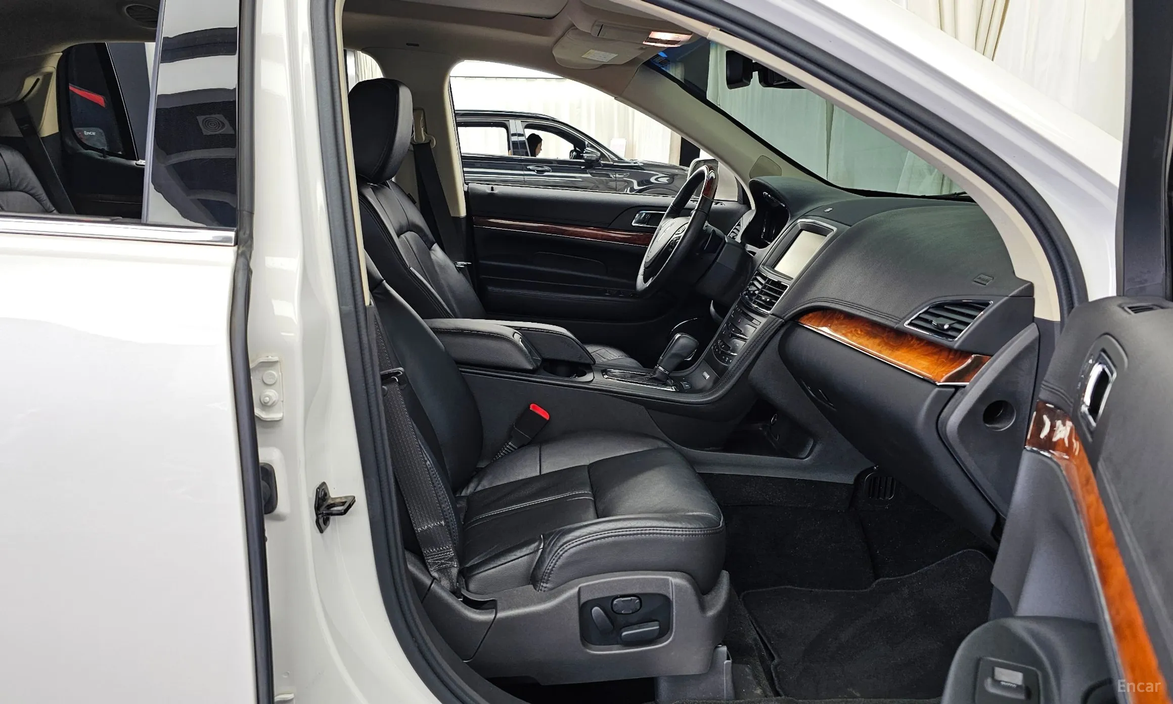 Lincoln MKT превью 11