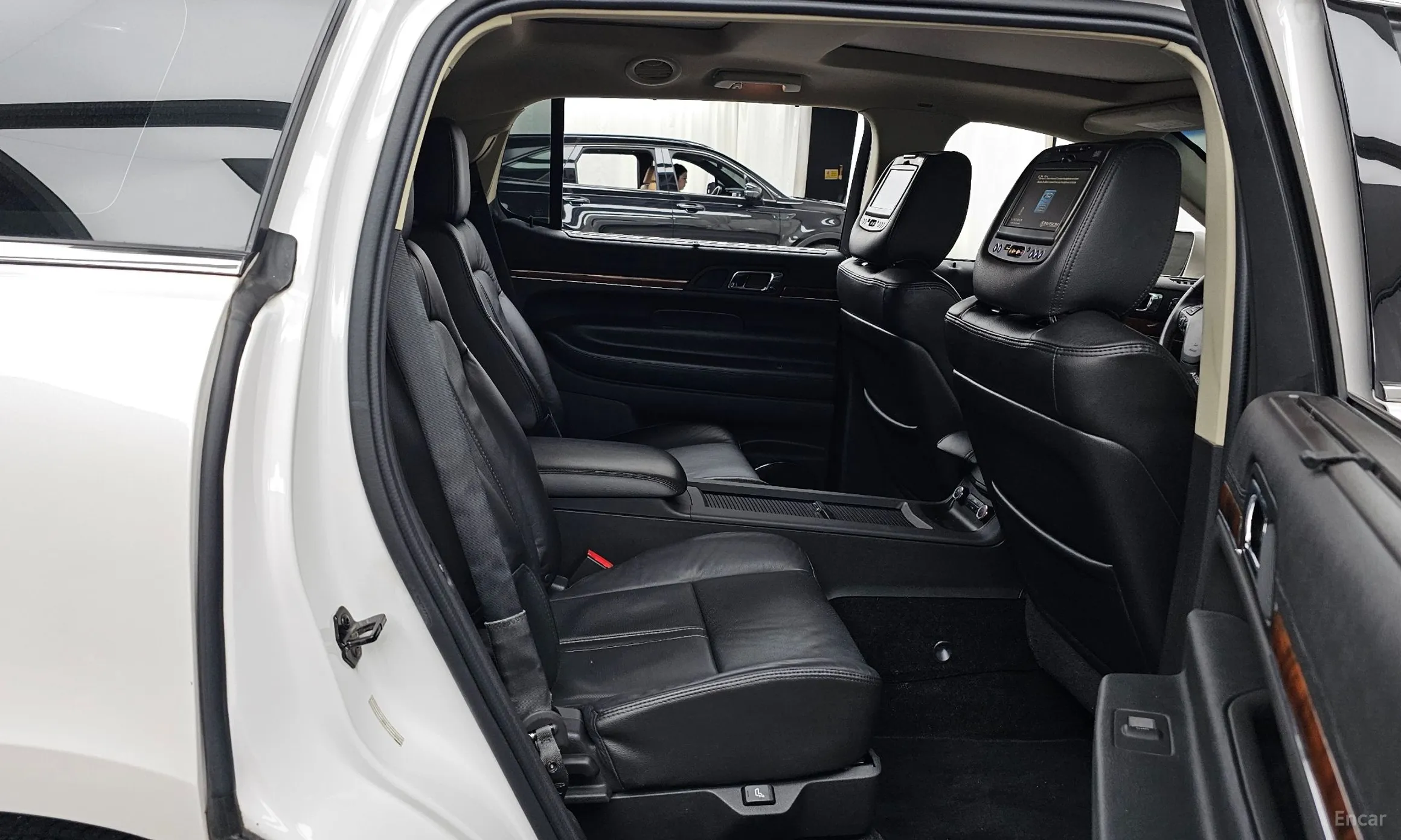 Lincoln MKT превью 12