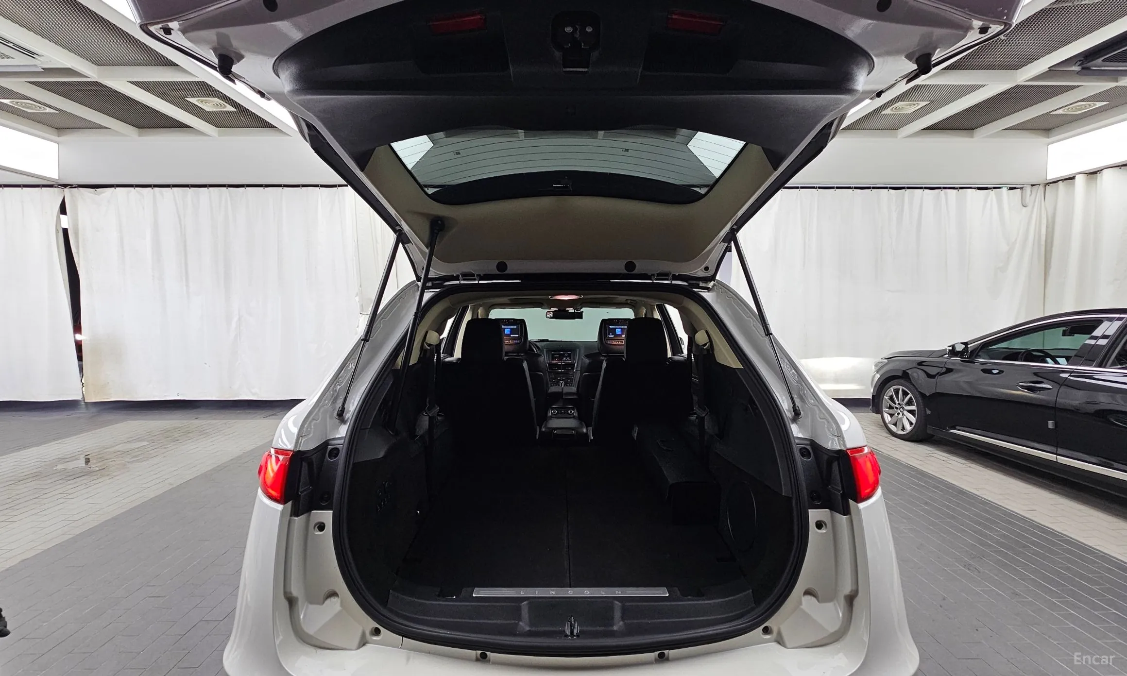 Lincoln MKT превью 20