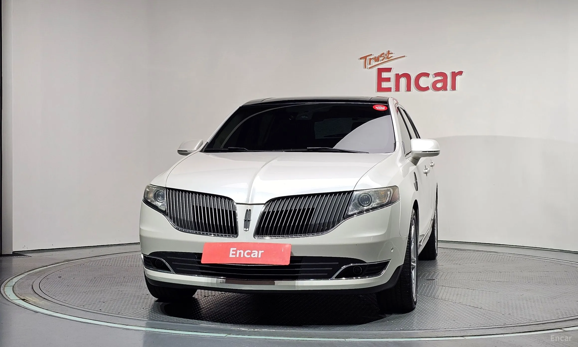 Lincoln MKT превью 3
