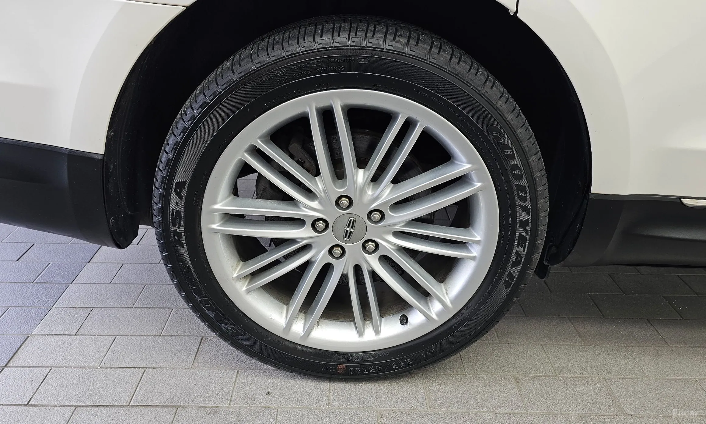 Lincoln MKT превью 5