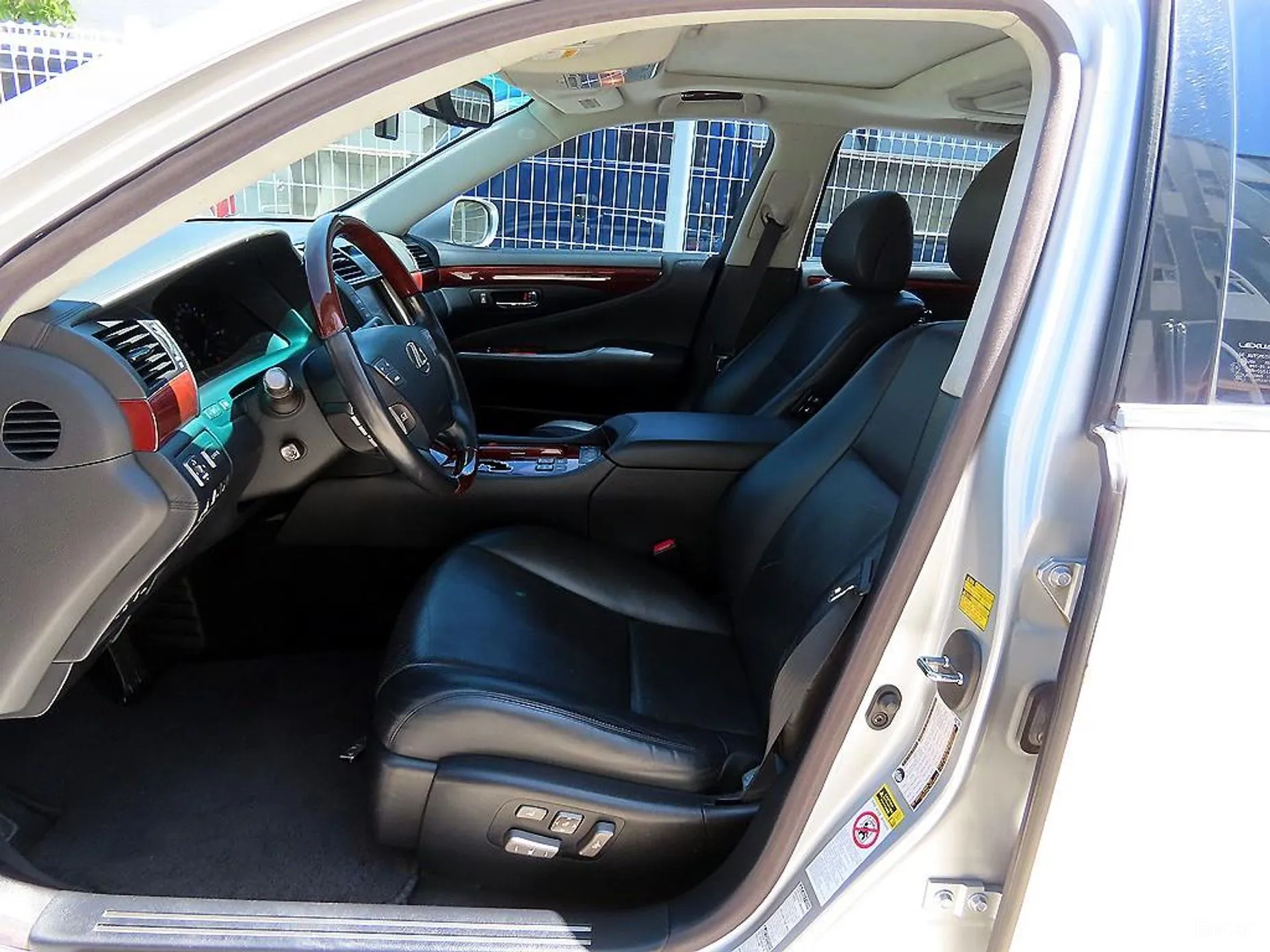 Lexus LS600hL превью 5
