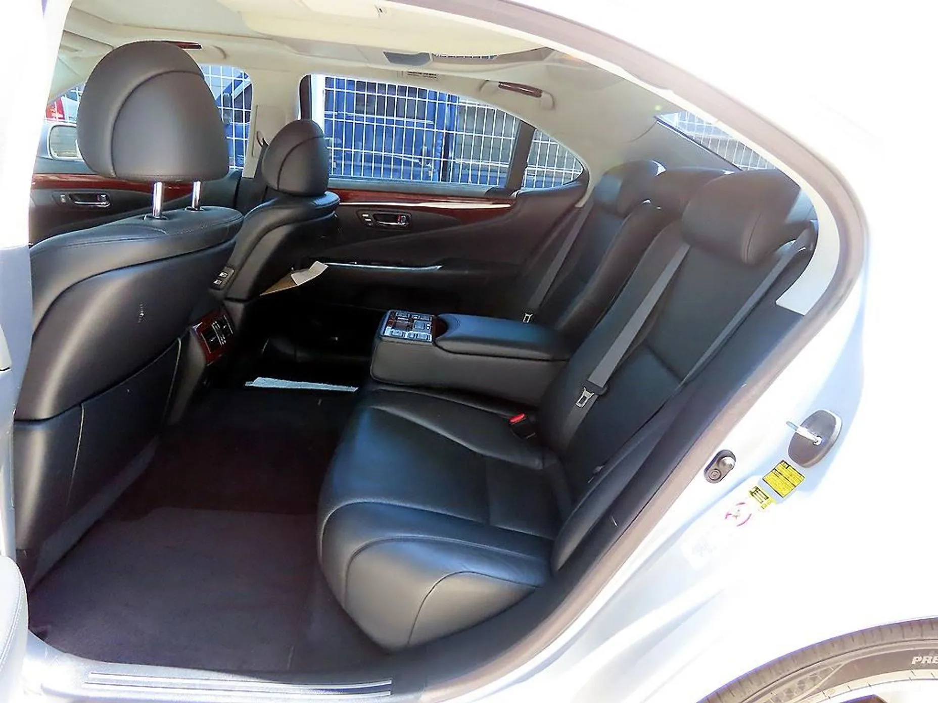 Lexus LS600hL превью 6