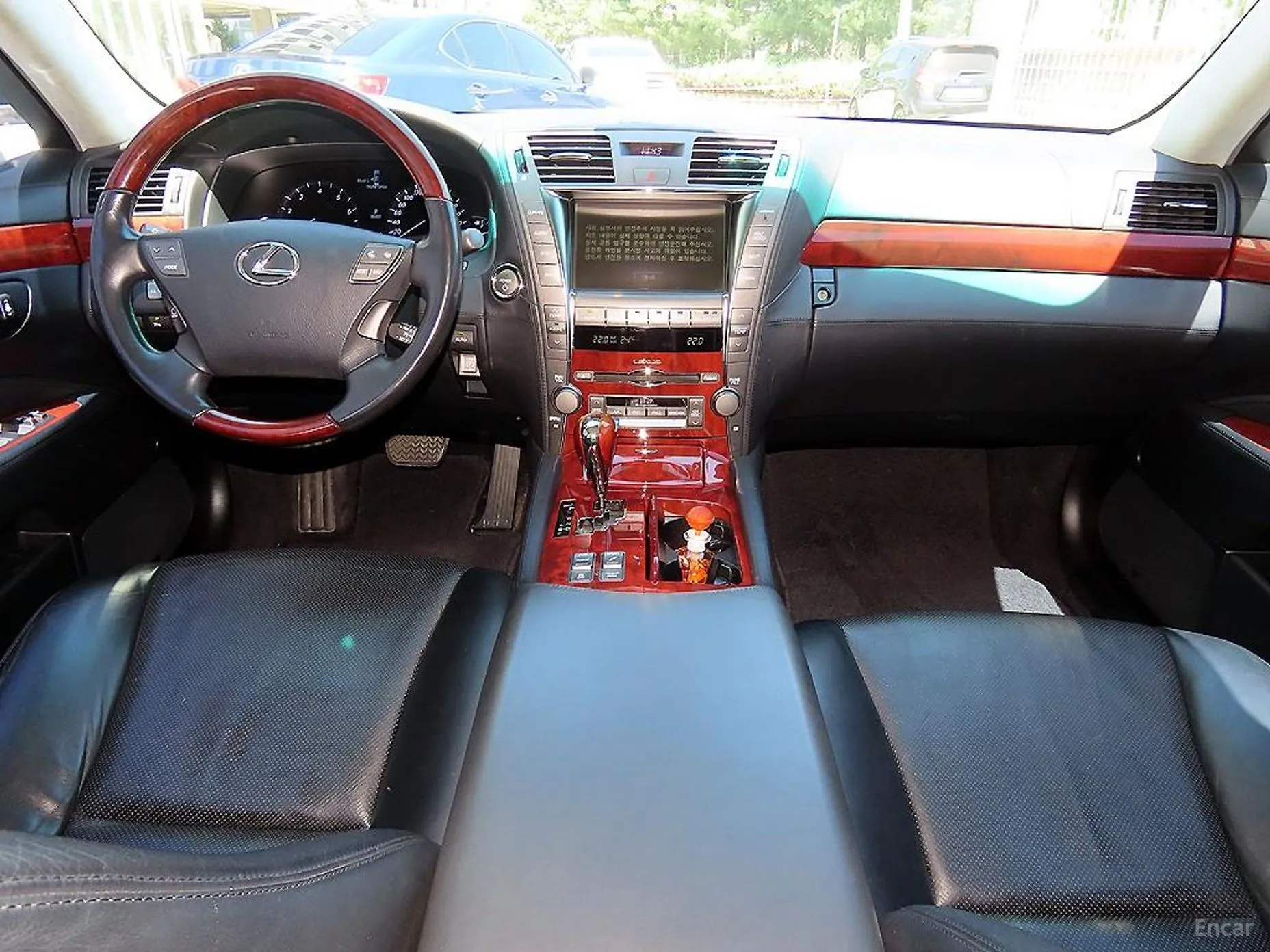 Lexus LS600hL превью 7