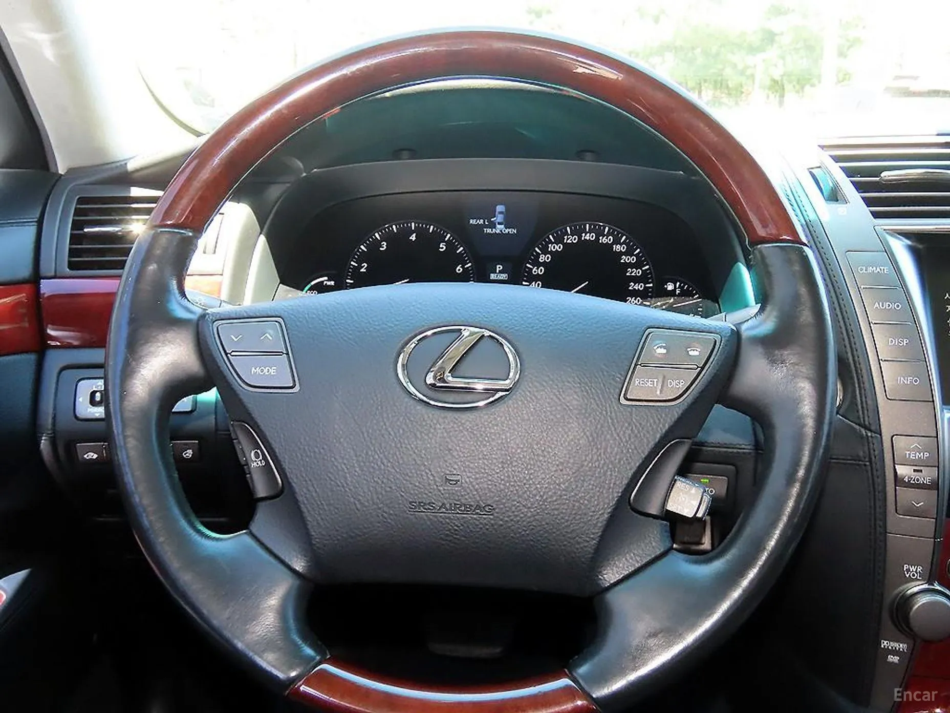 Lexus LS600hL превью 8