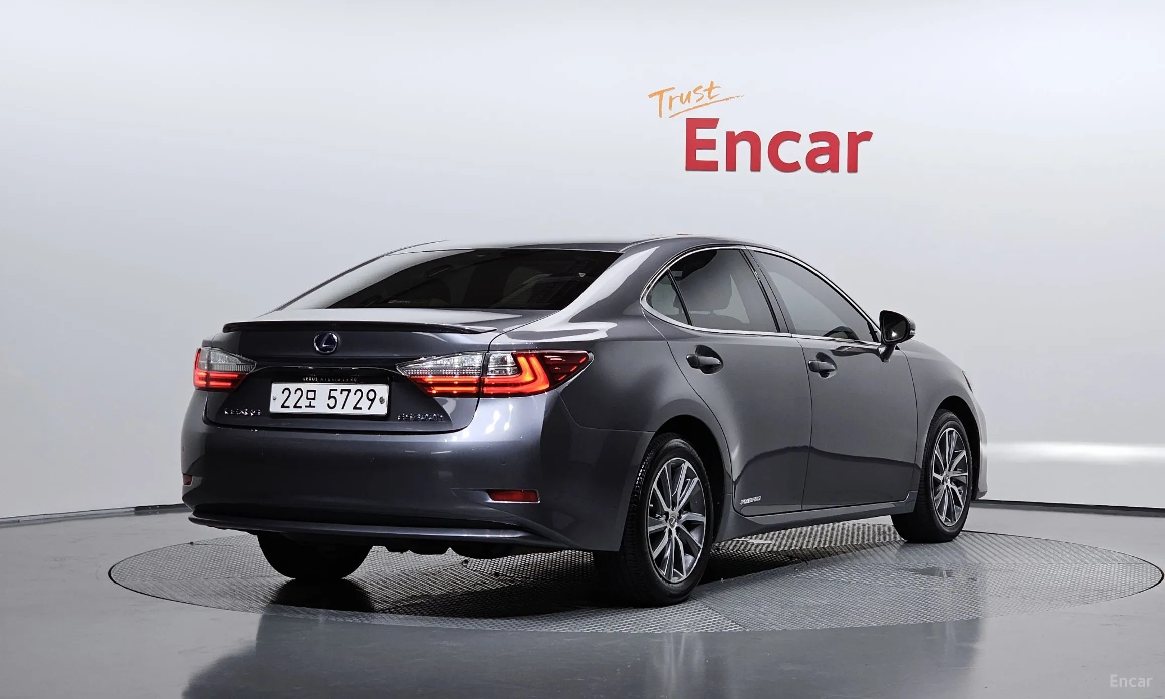 Lexus New ES300h
