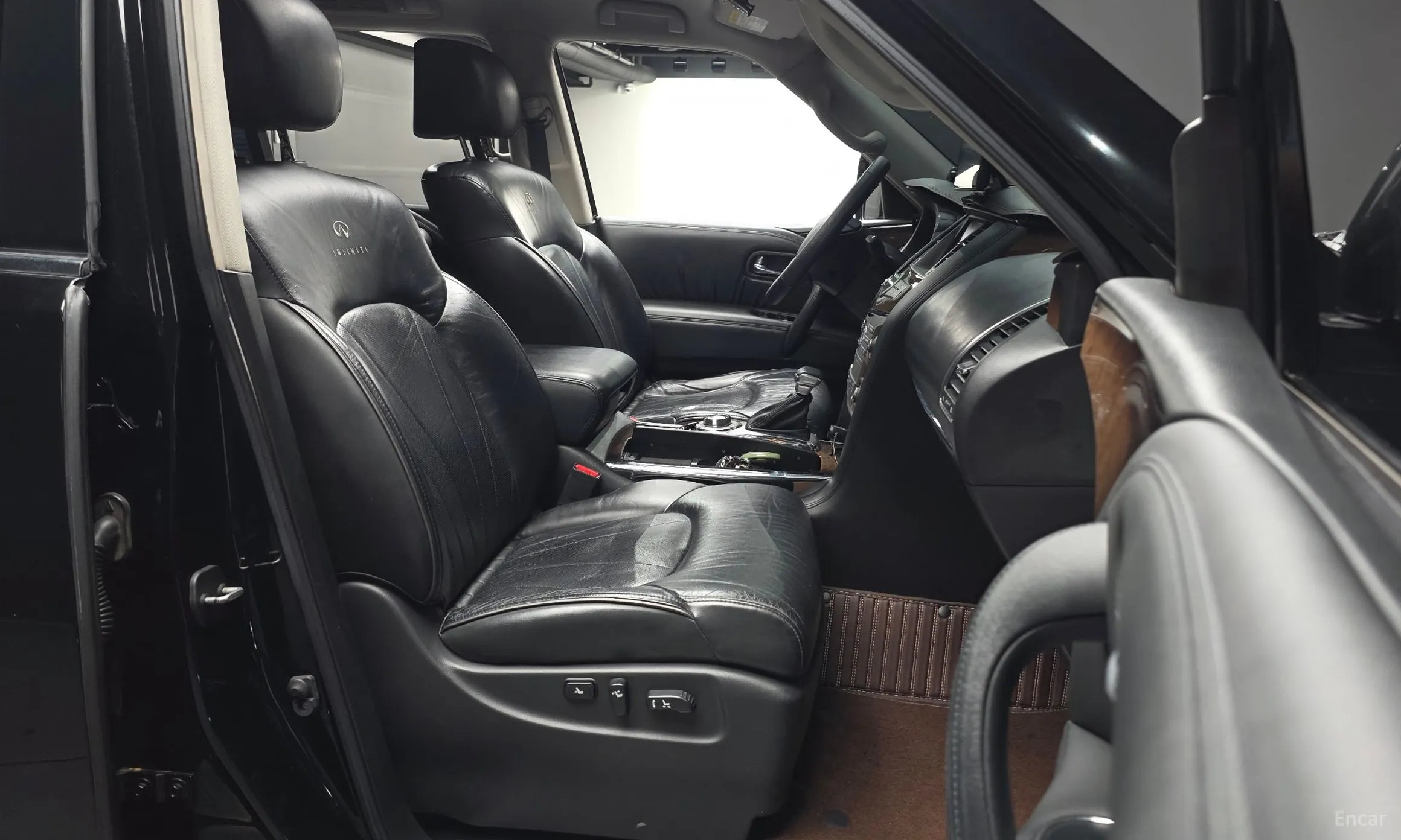 Infiniti QX56 превью 11