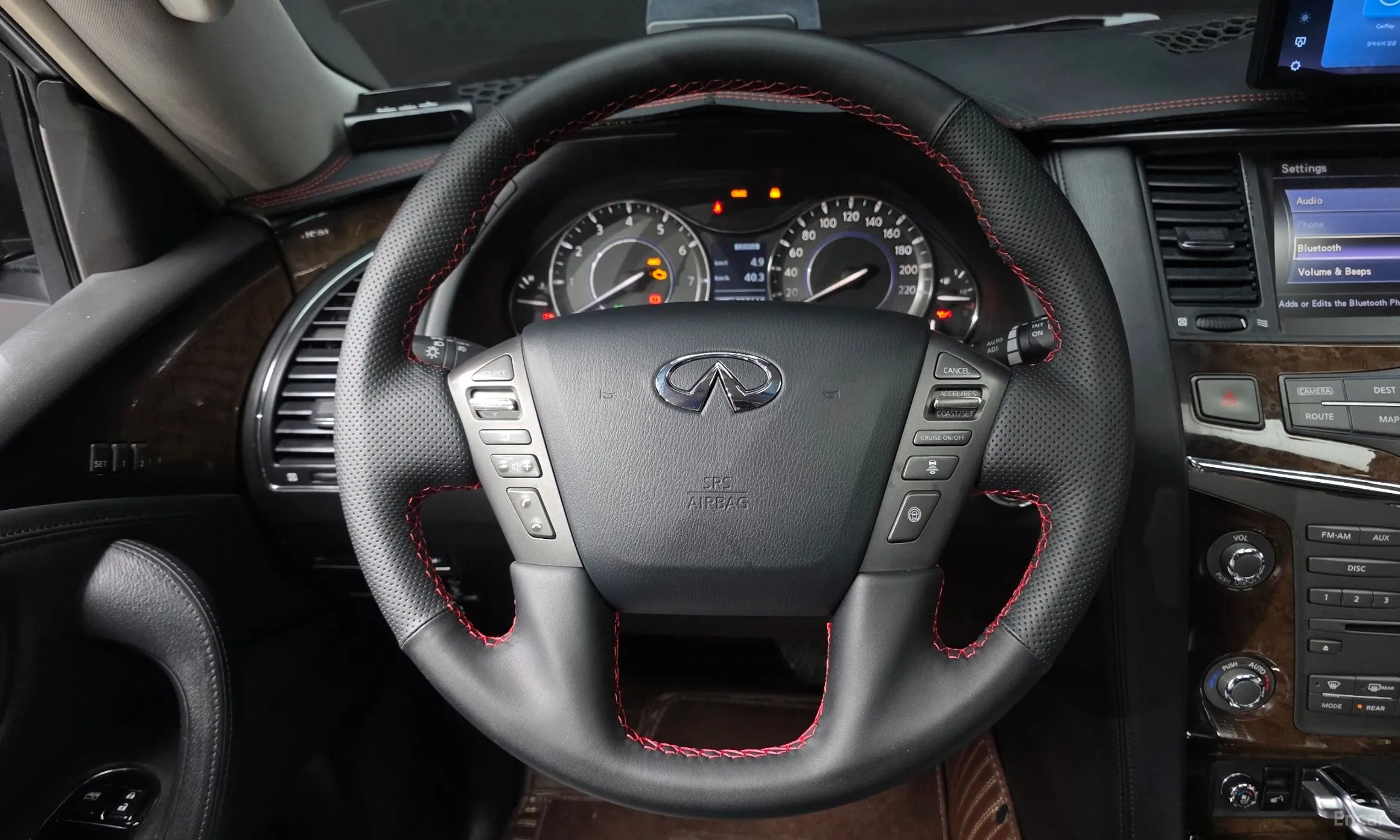 Infiniti QX56 превью 13
