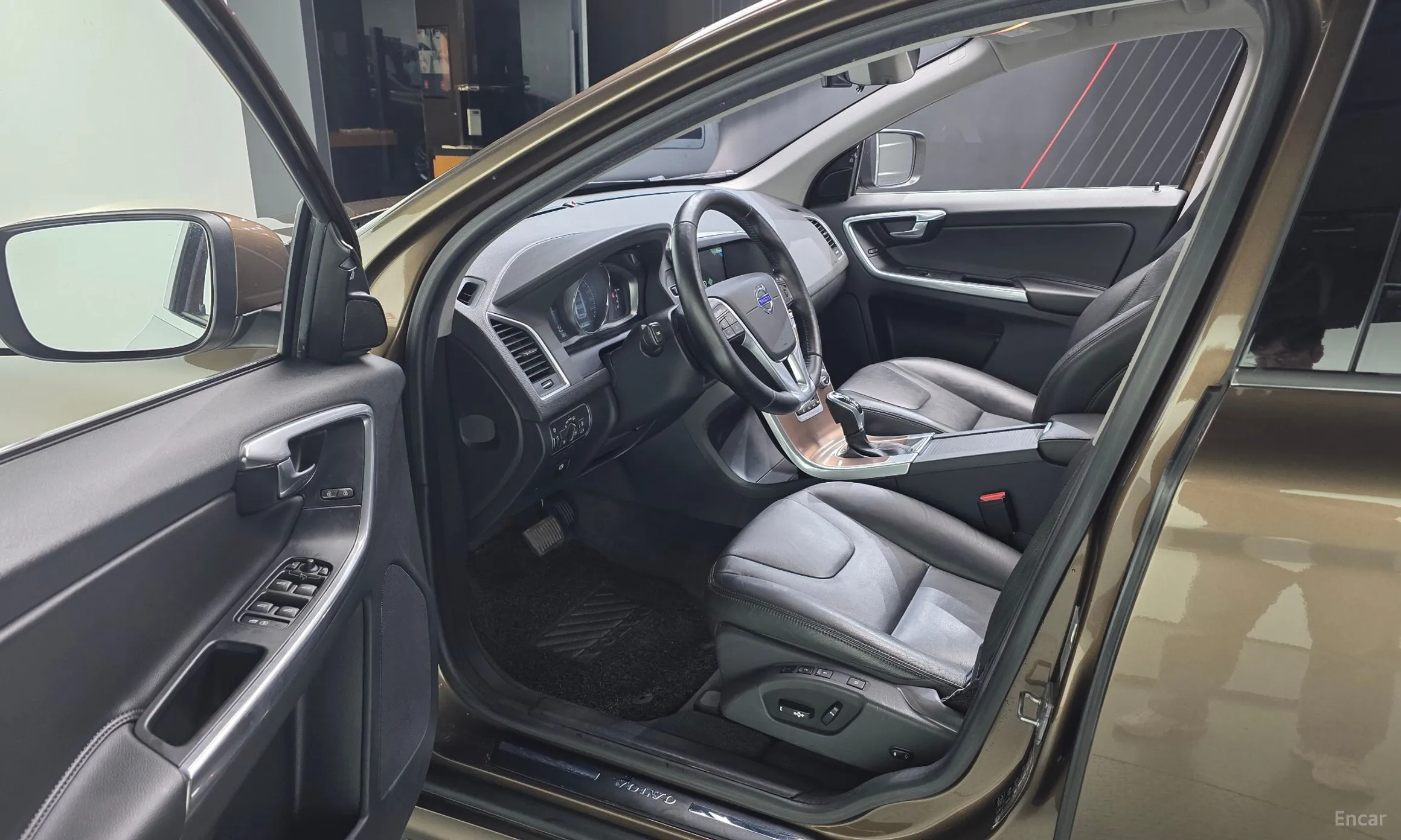 Volvo XC60 превью 10