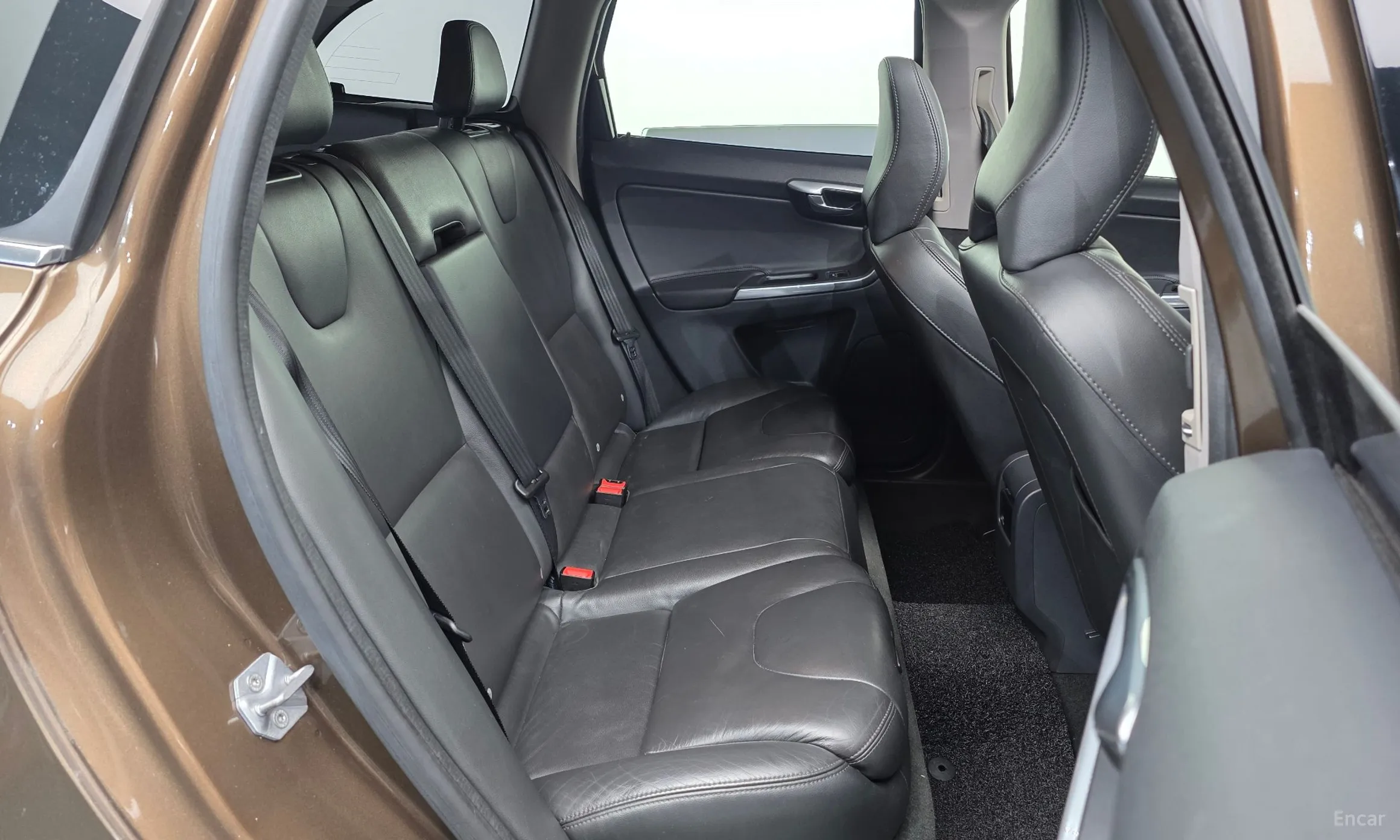 Volvo XC60 превью 12