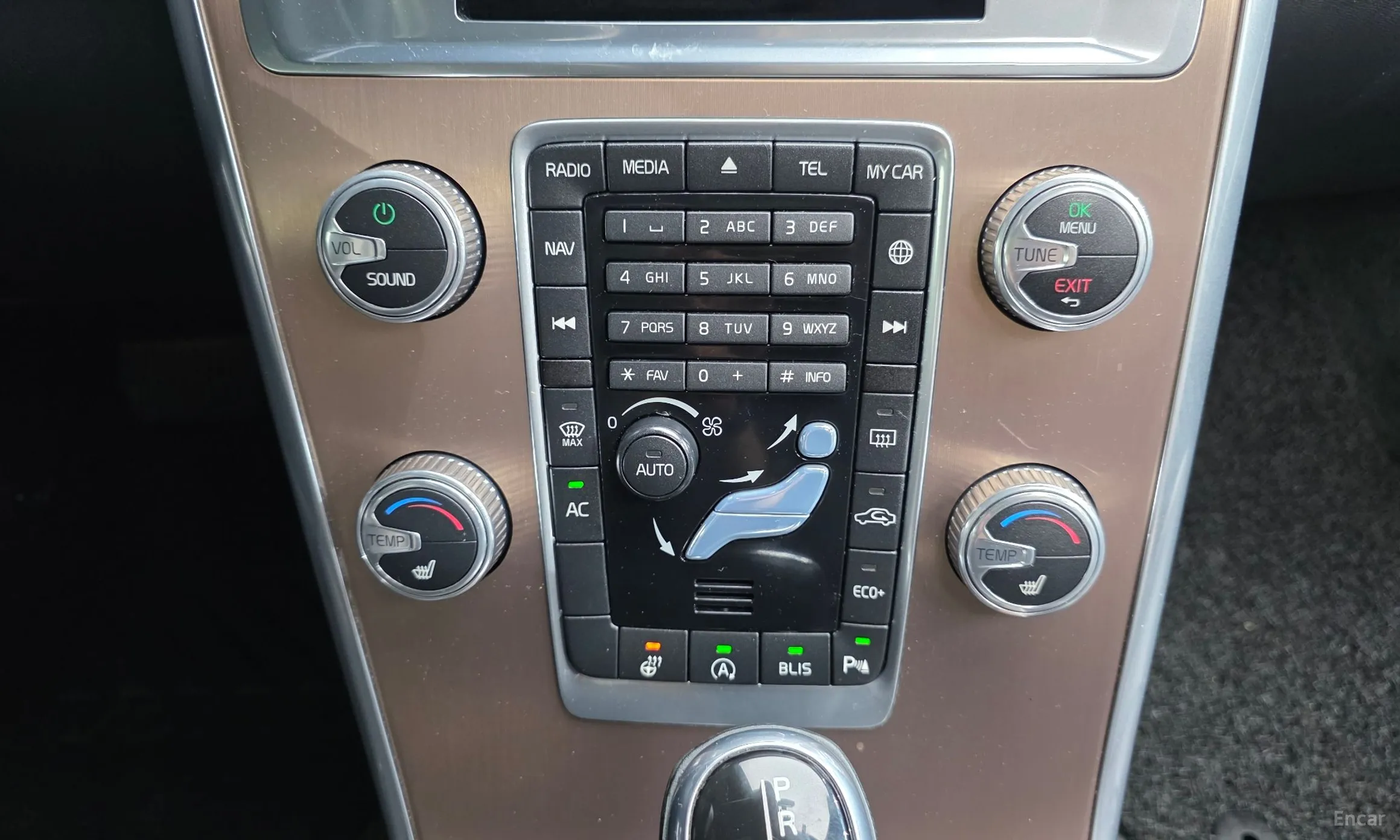 Volvo XC60 превью 16