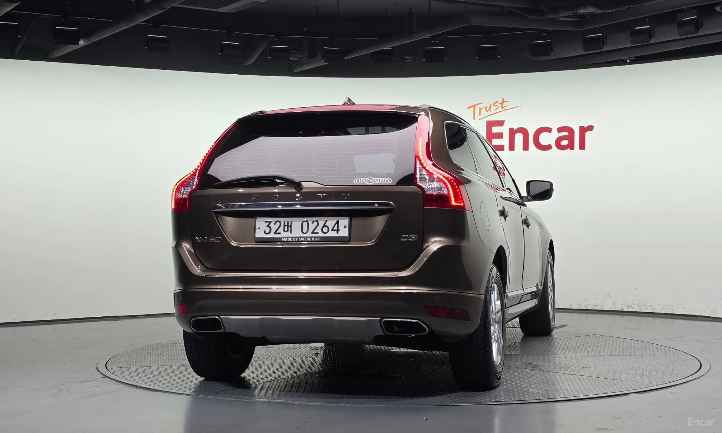 Volvo XC60 превью 4
