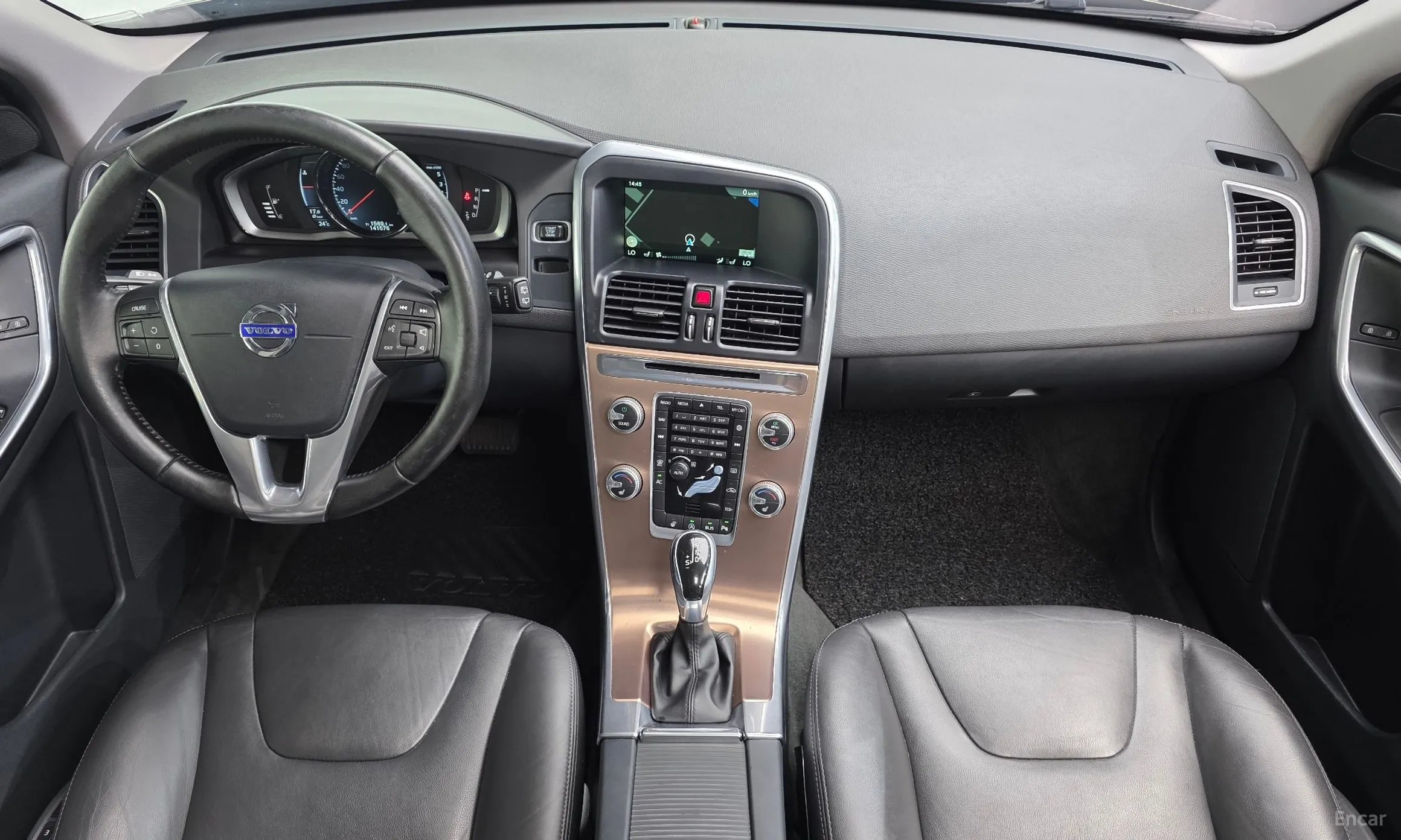 Volvo XC60 превью 7