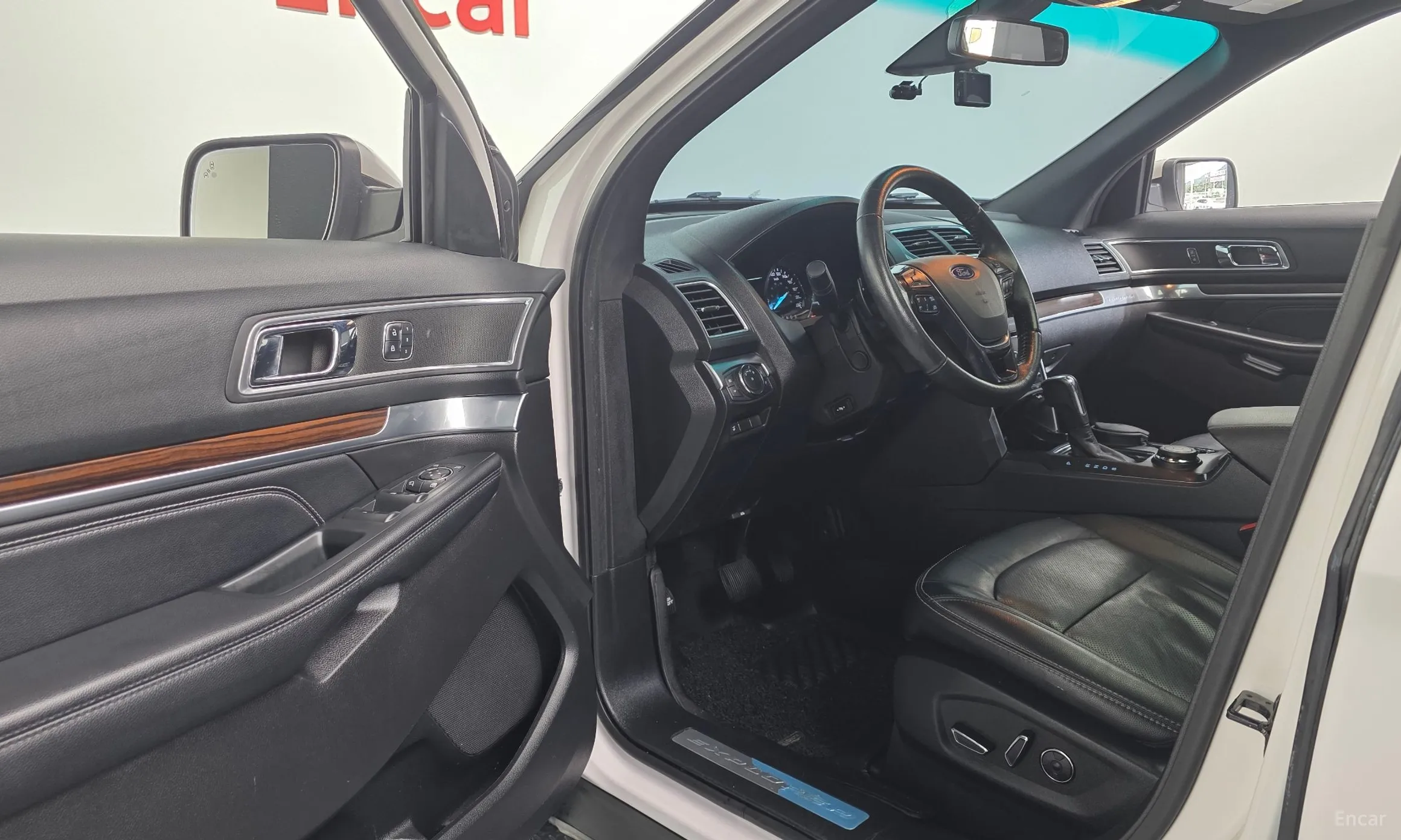 Ford Explorer превью 10