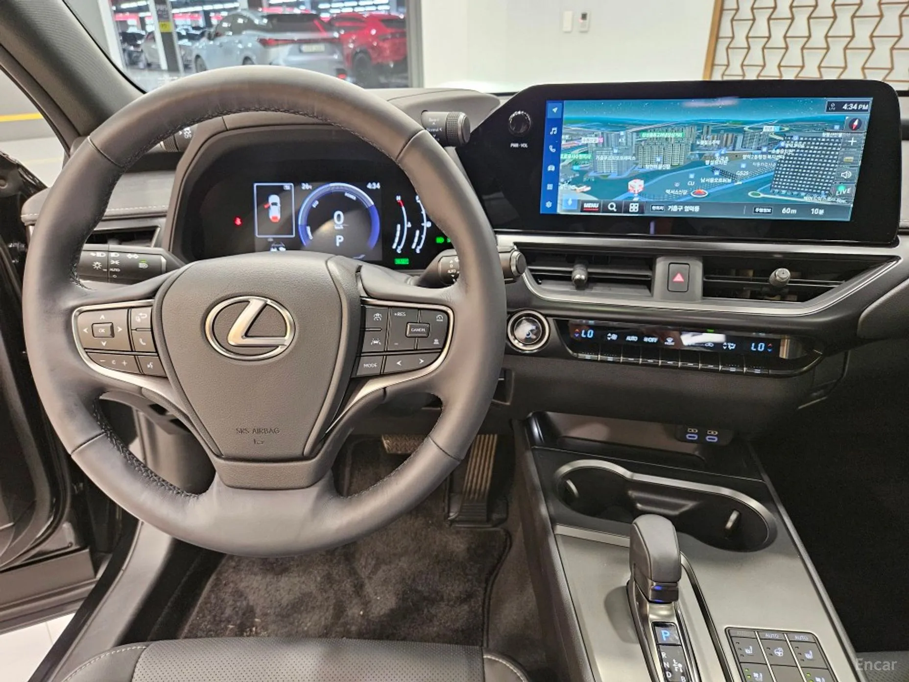 Lexus UX300h превью 10