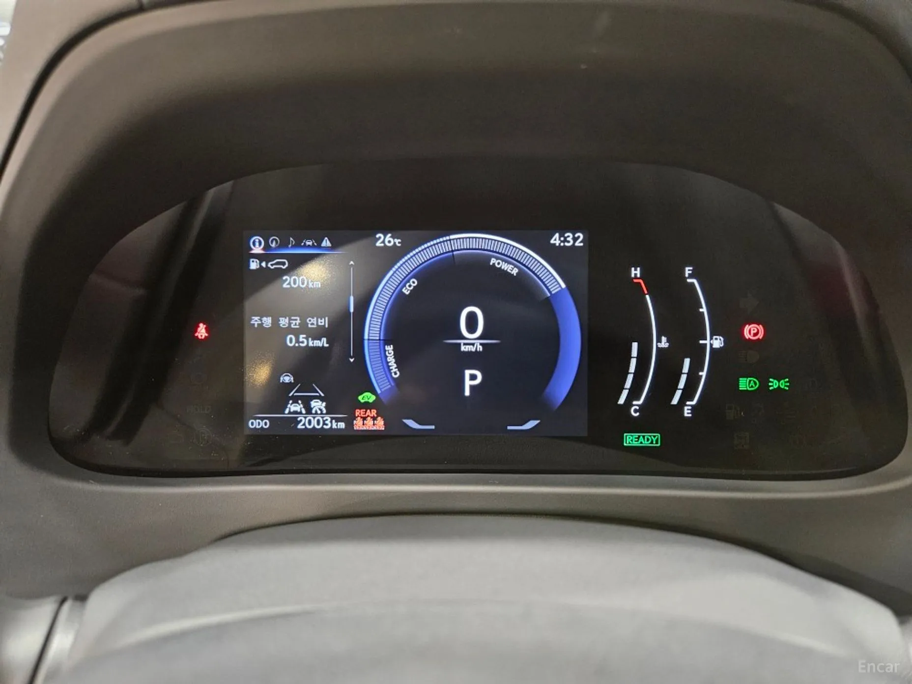 Lexus UX300h превью 9