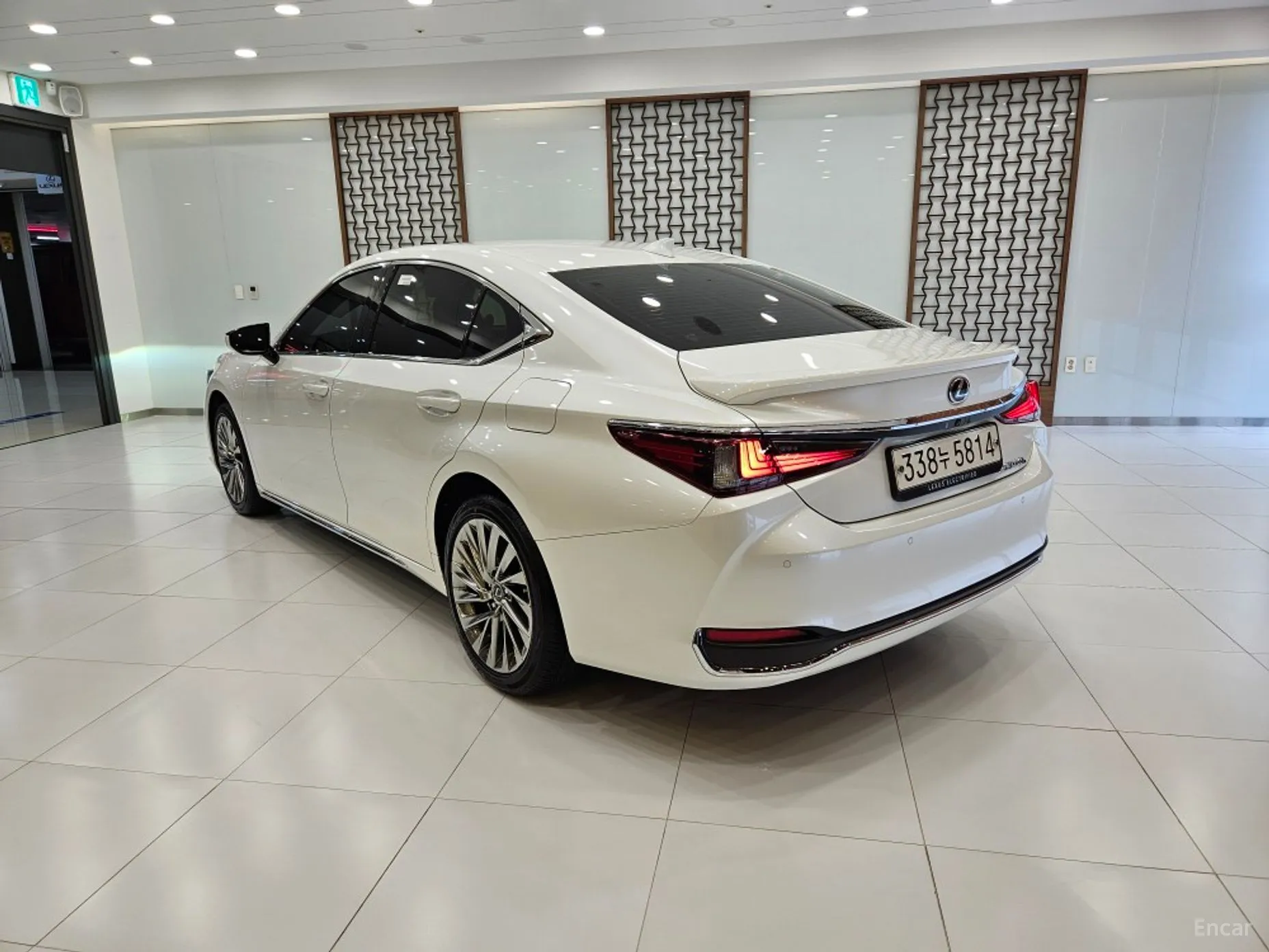 Lexus ES300h 7th Generation