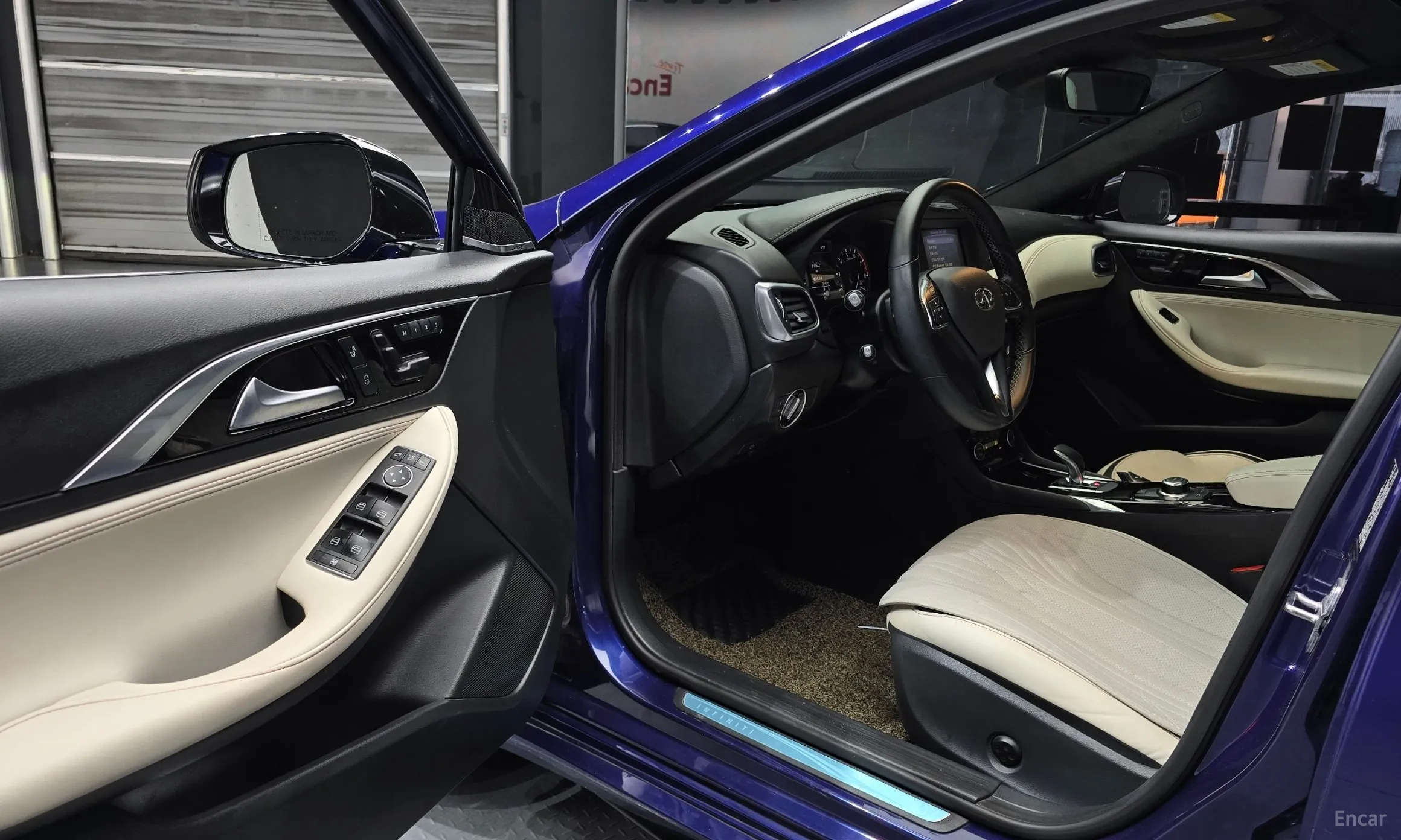 Infiniti Q30 превью 10
