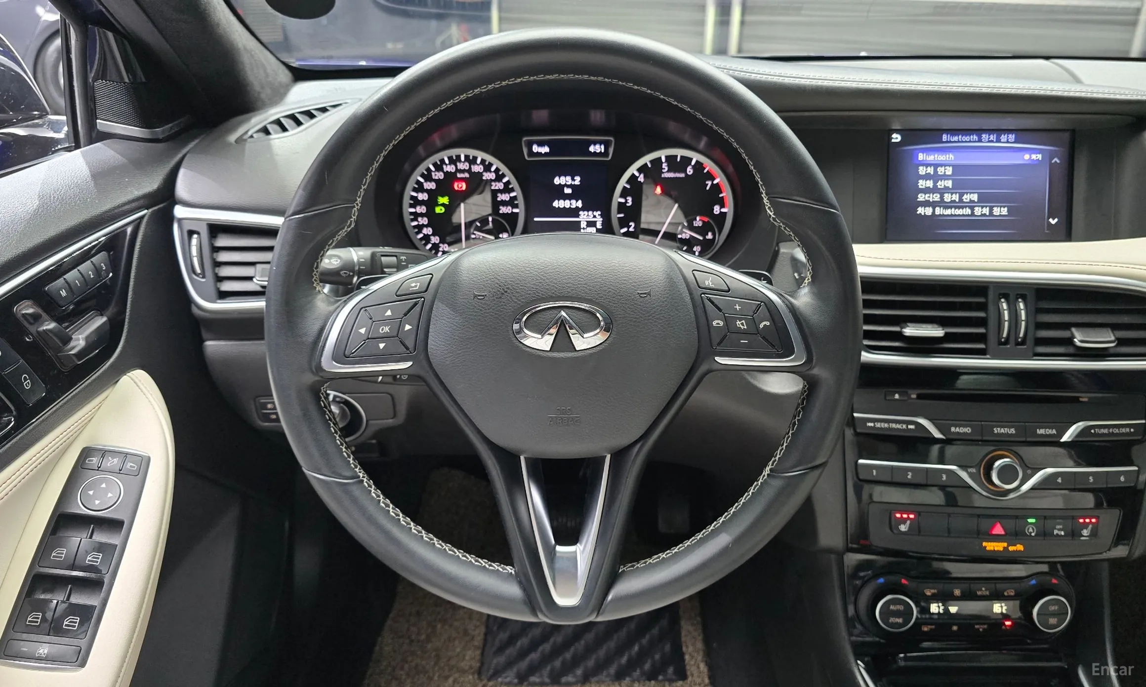 Infiniti Q30 превью 13