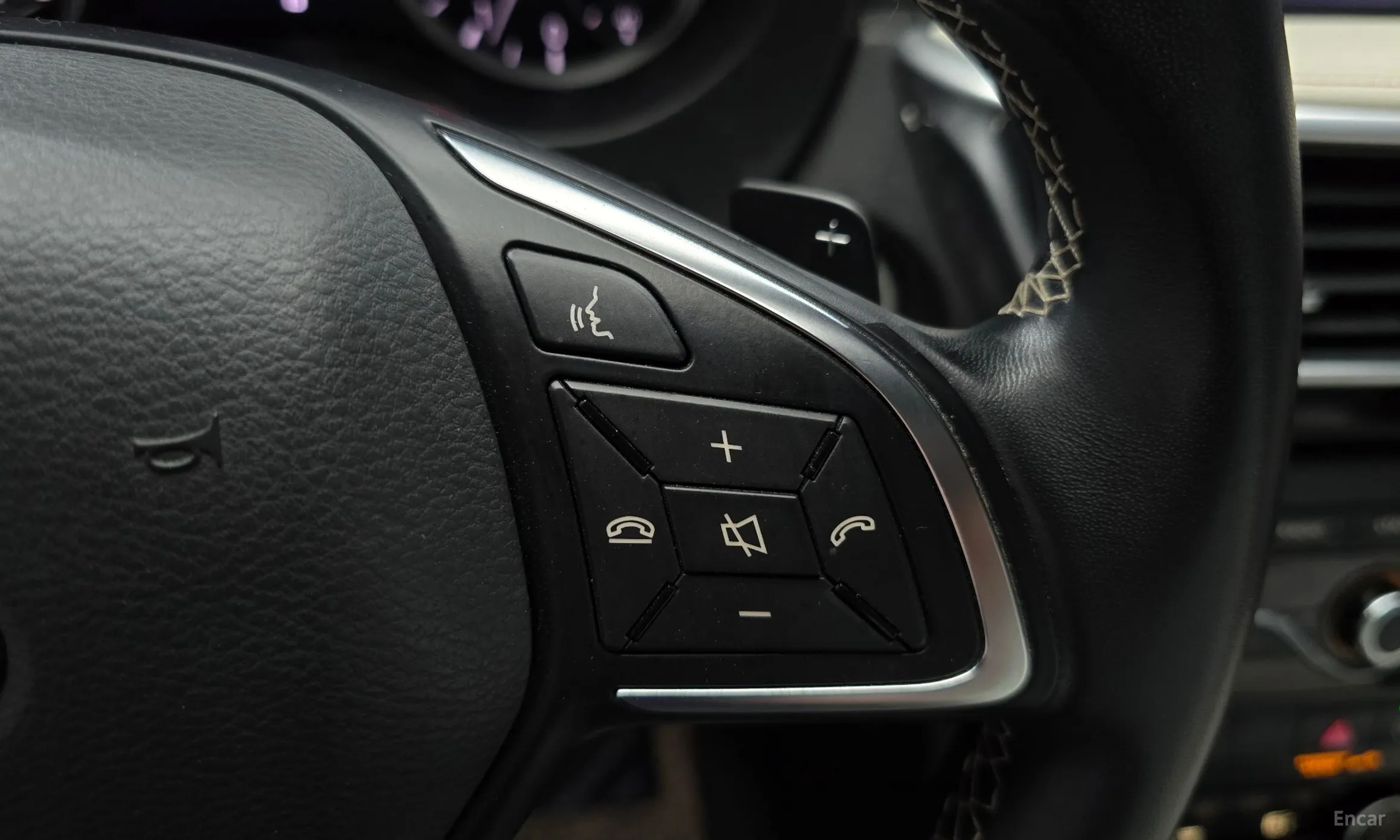 Infiniti Q30 превью 20