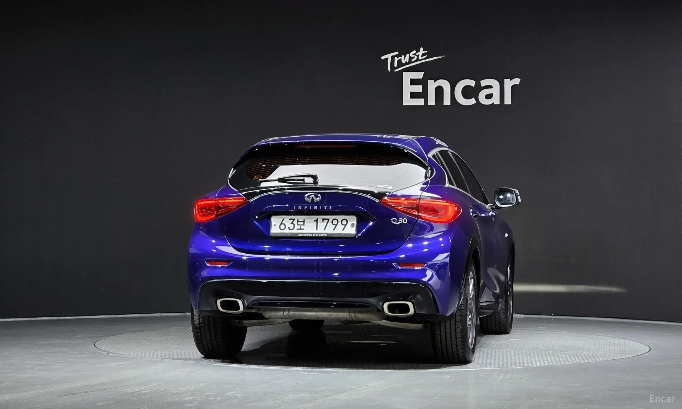 Infiniti Q30 превью 4