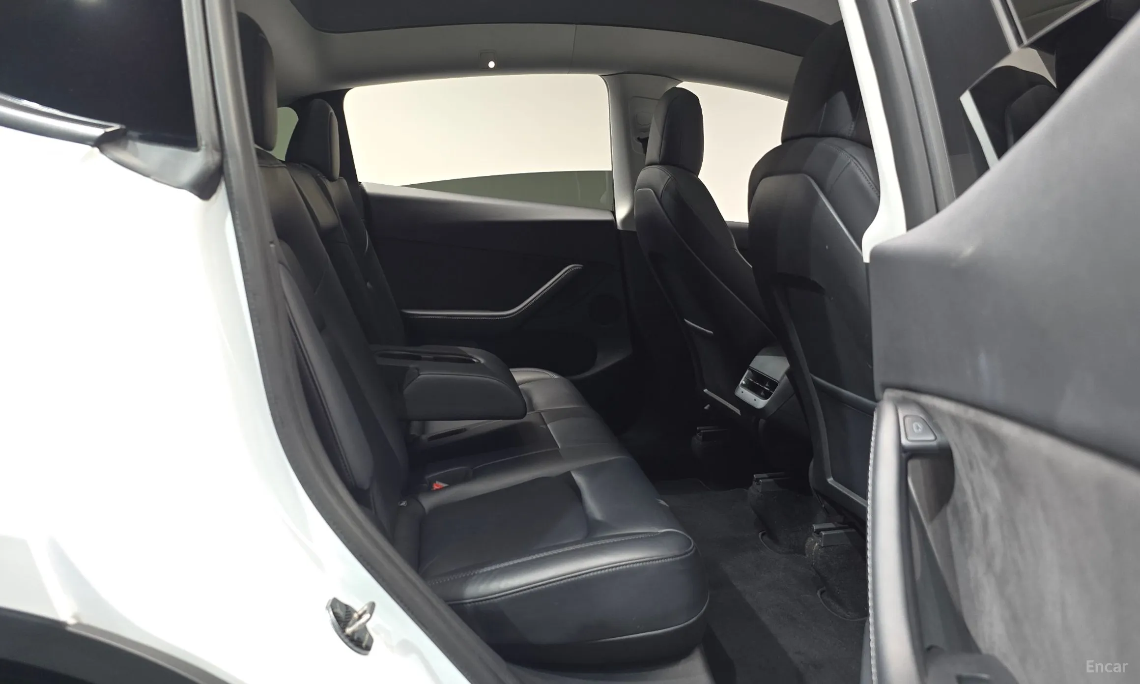 Tesla Model Y превью 12