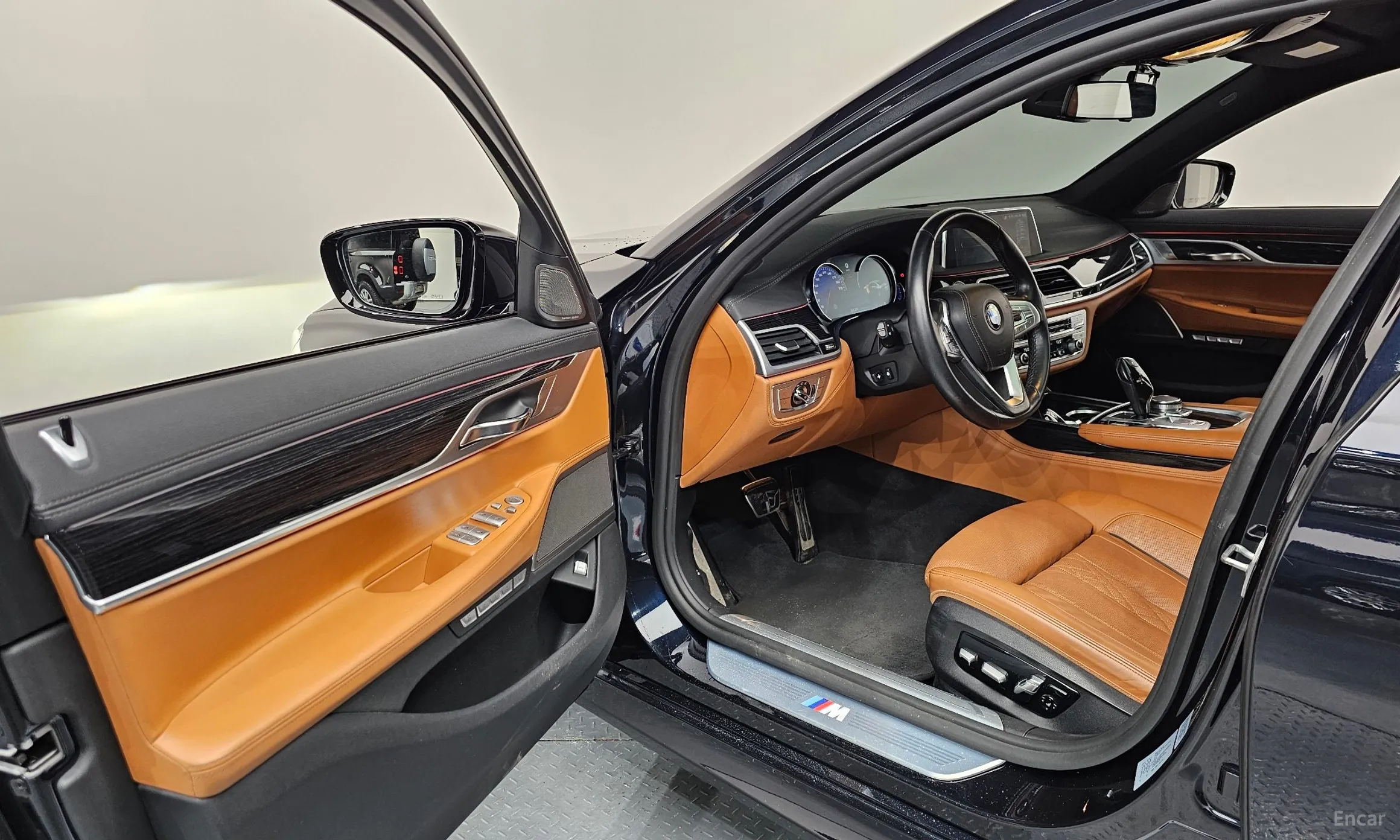 BMW 7 Series (G11) превью 10