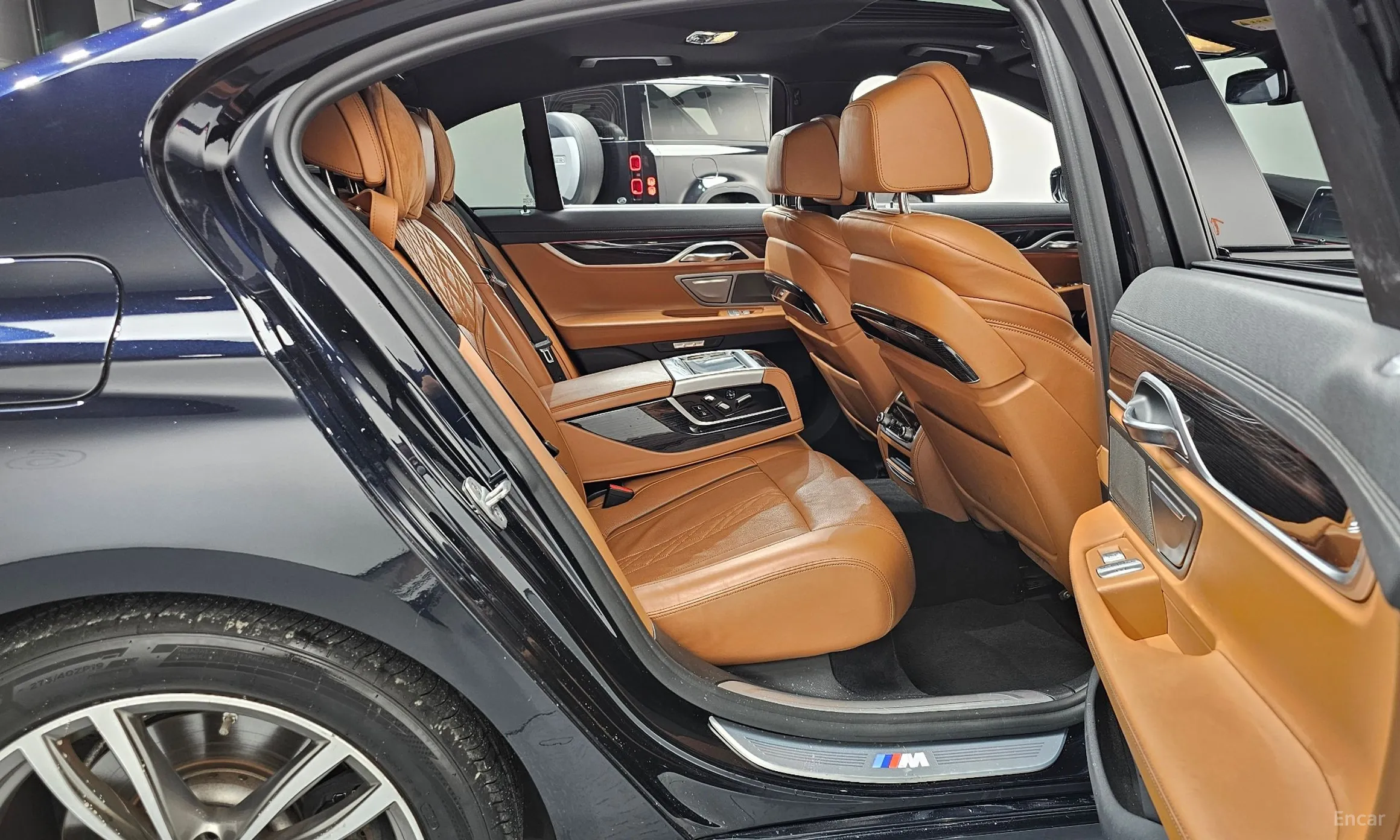 BMW 7 Series (G11) превью 12