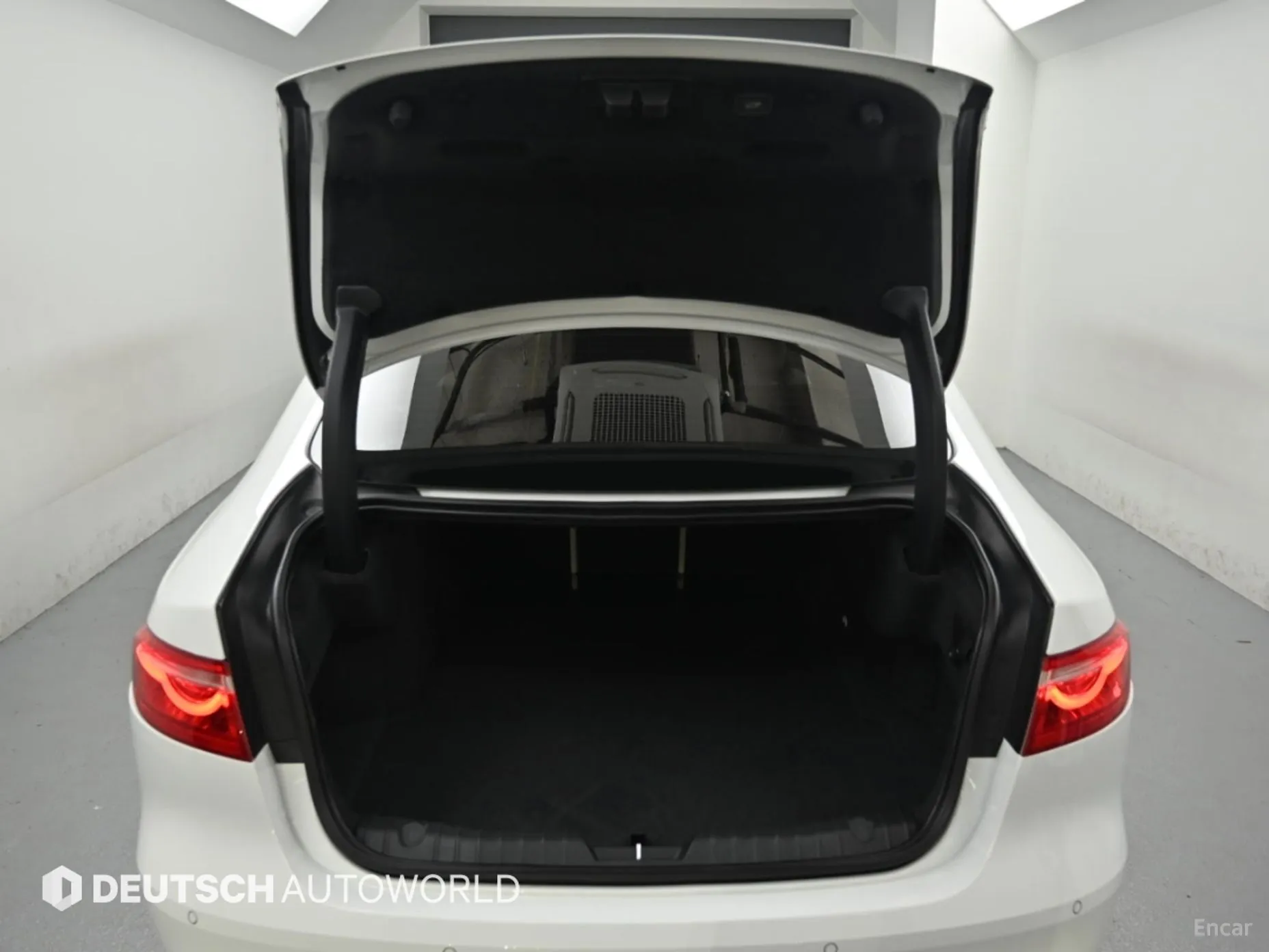 Jaguar XF (x260) превью 20