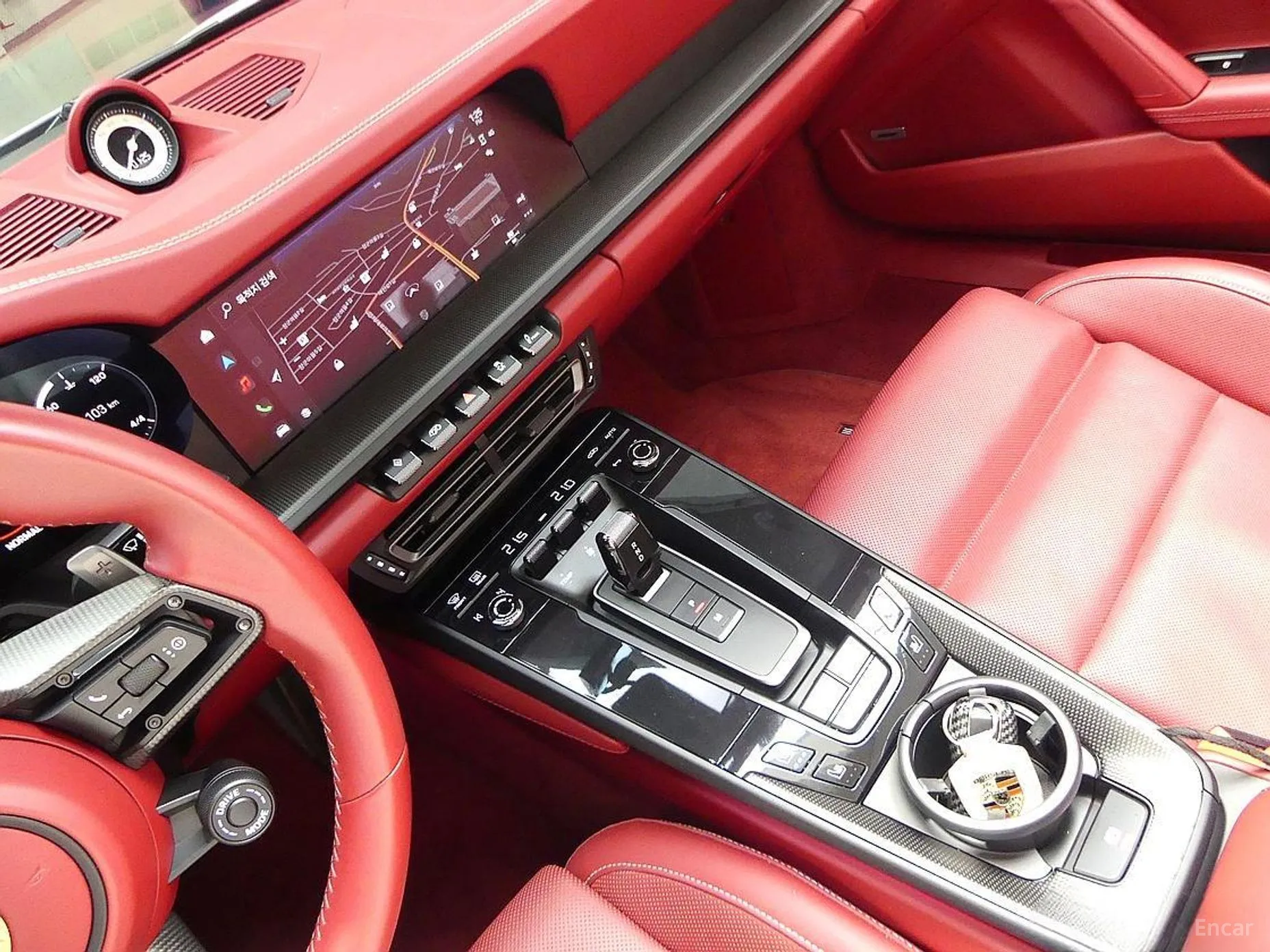 Porsche 911 (992) превью 18