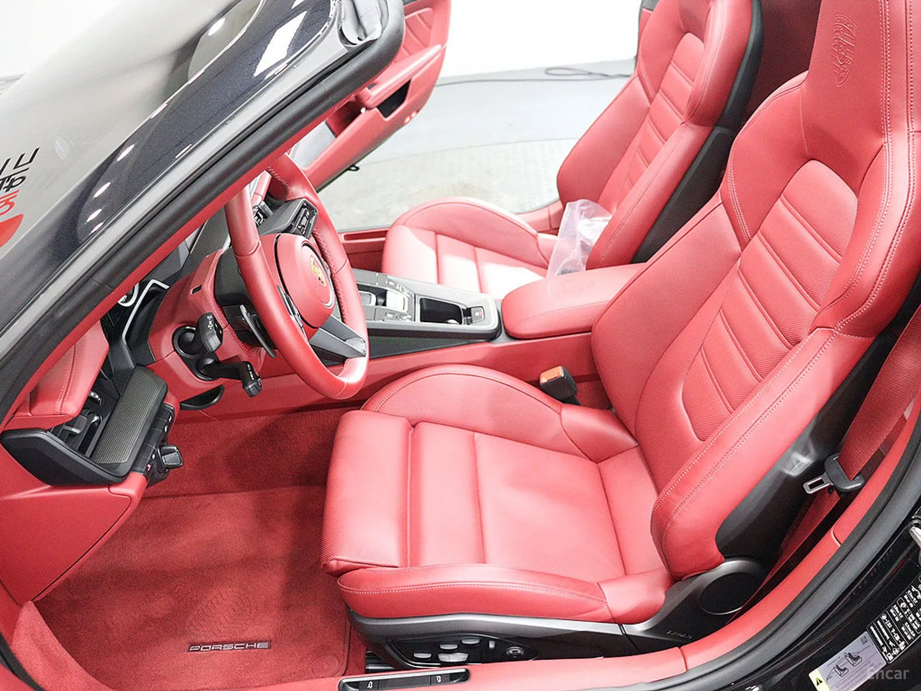 Porsche 911 (992) превью 10