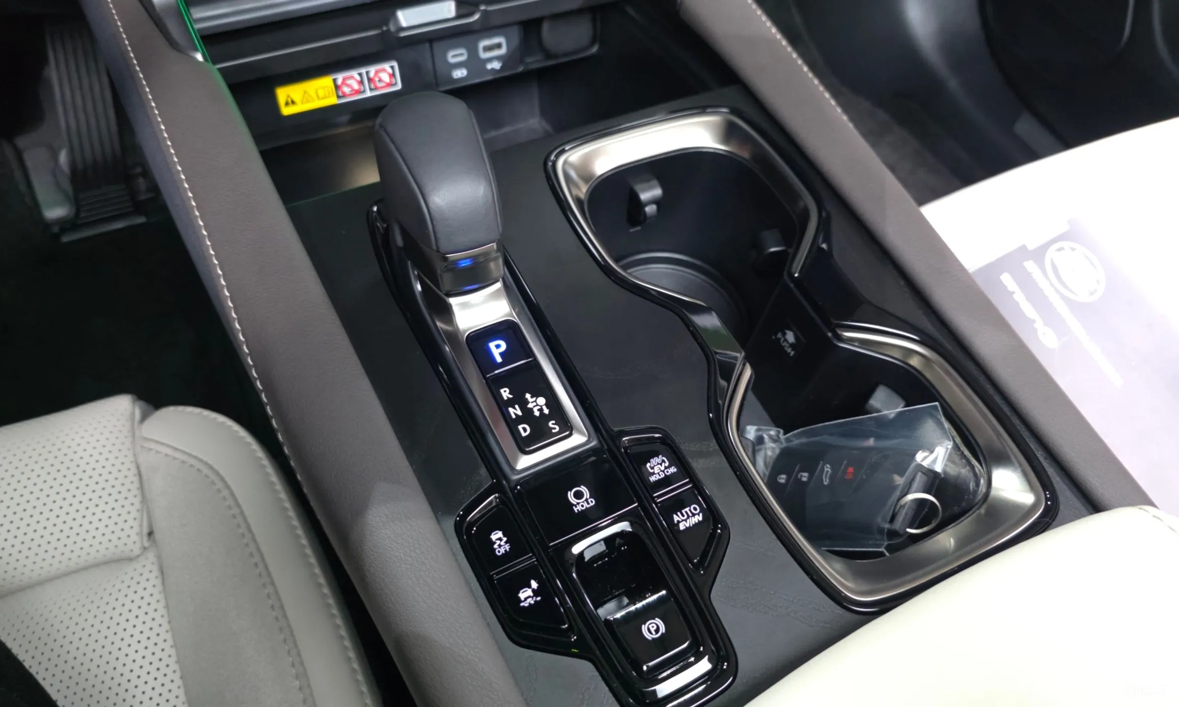 Lexus RX450h + 5th Gen превью 9