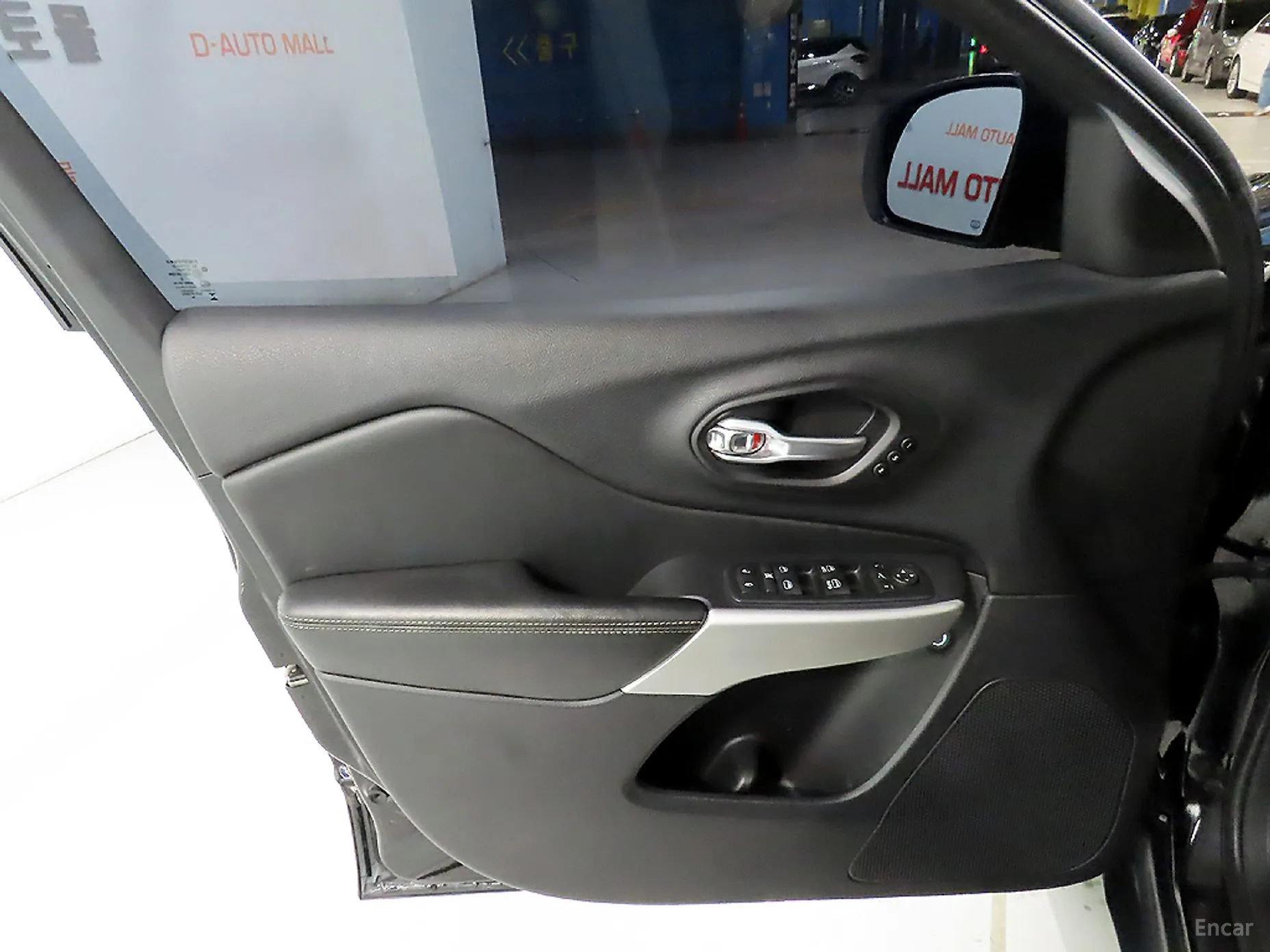 Jeep Cherokee (KL) превью 14