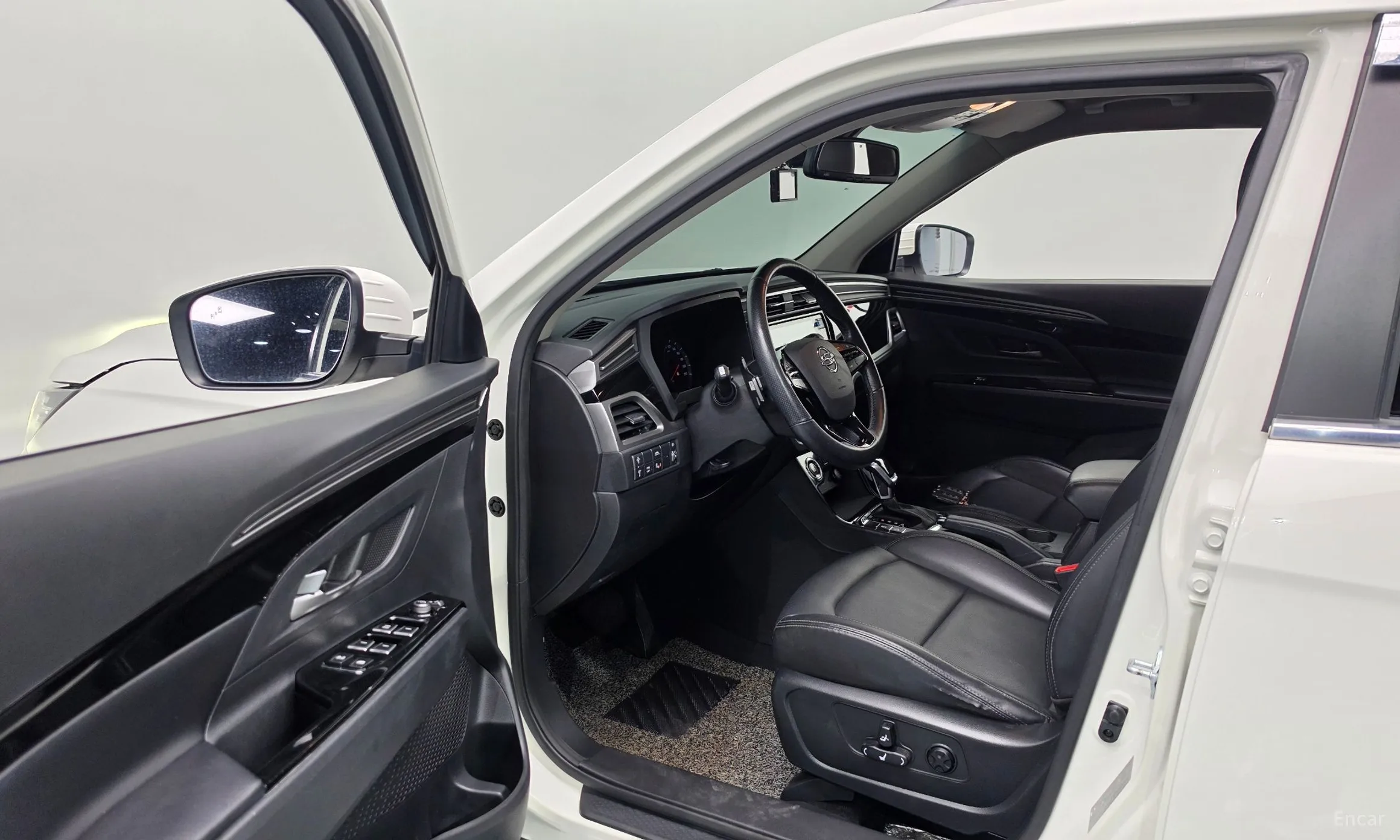 KG Mobility (SsangYong) Beautiful Korando превью 10