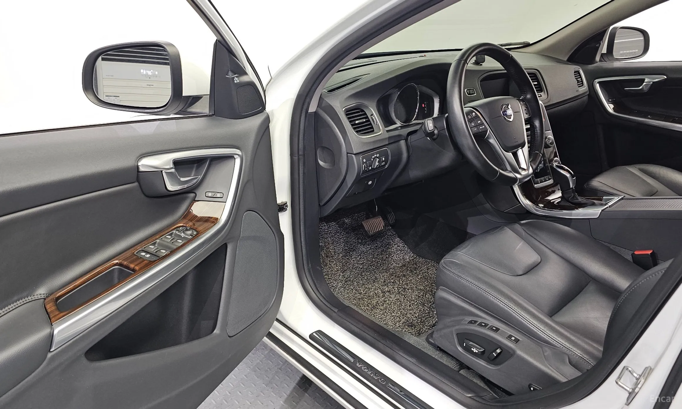 Volvo S60 превью 10
