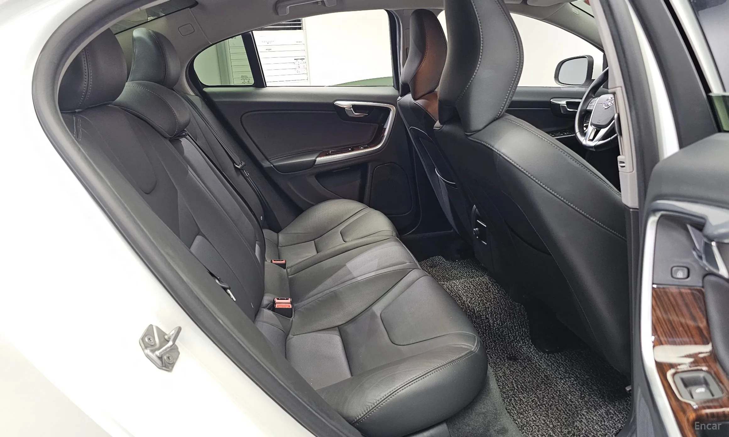 Volvo S60 превью 11