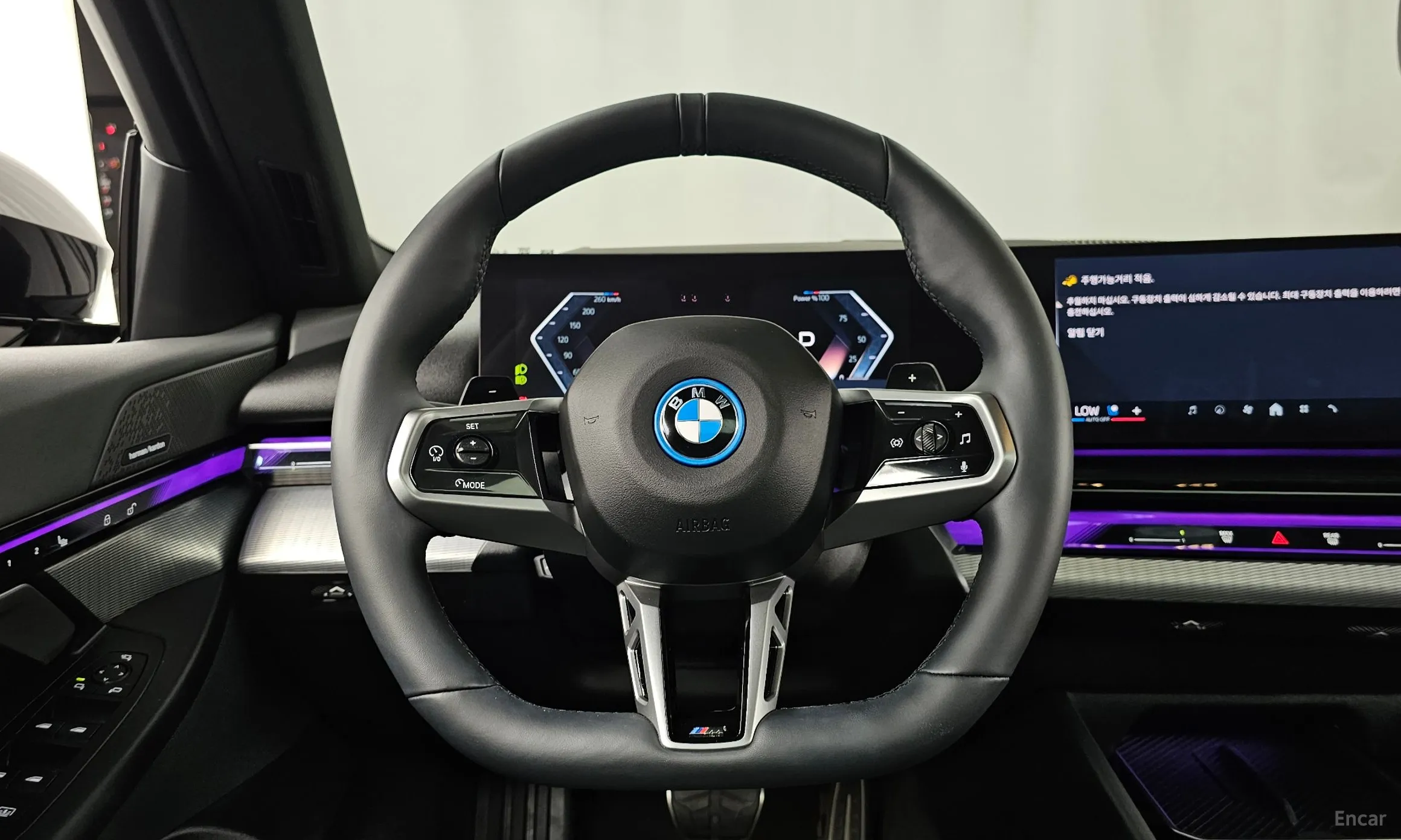 BMW 5 Series (G60) превью 13