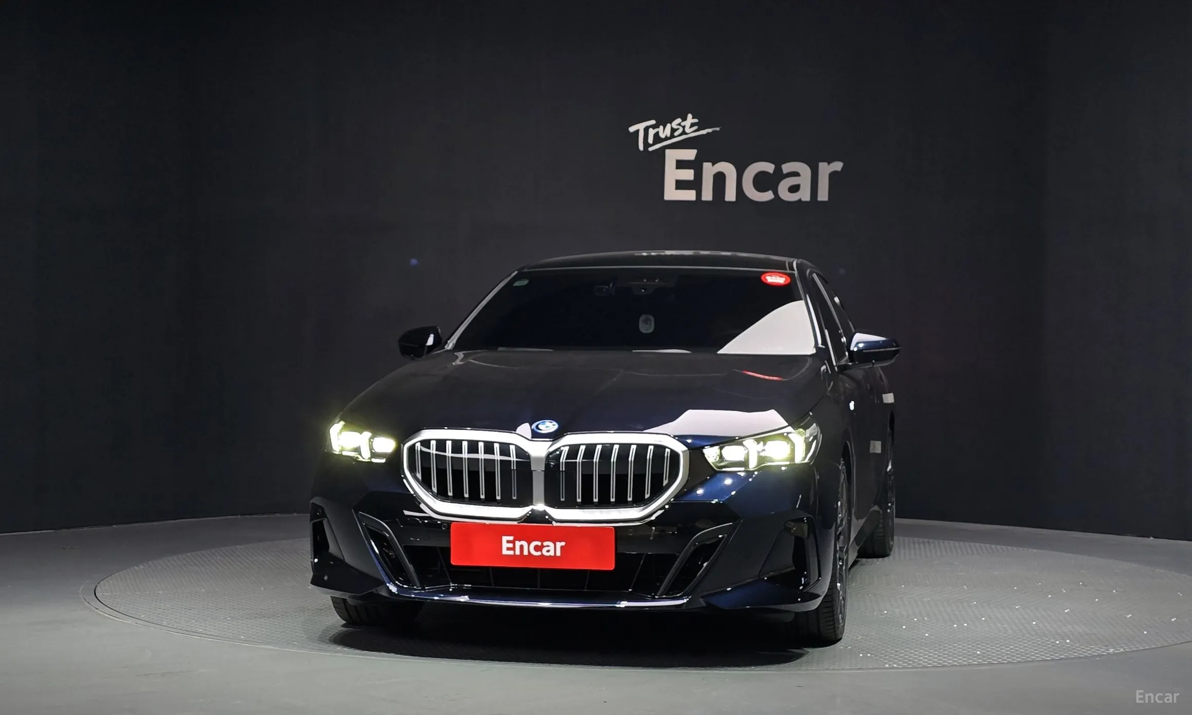 BMW 5 Series (G60) превью 3