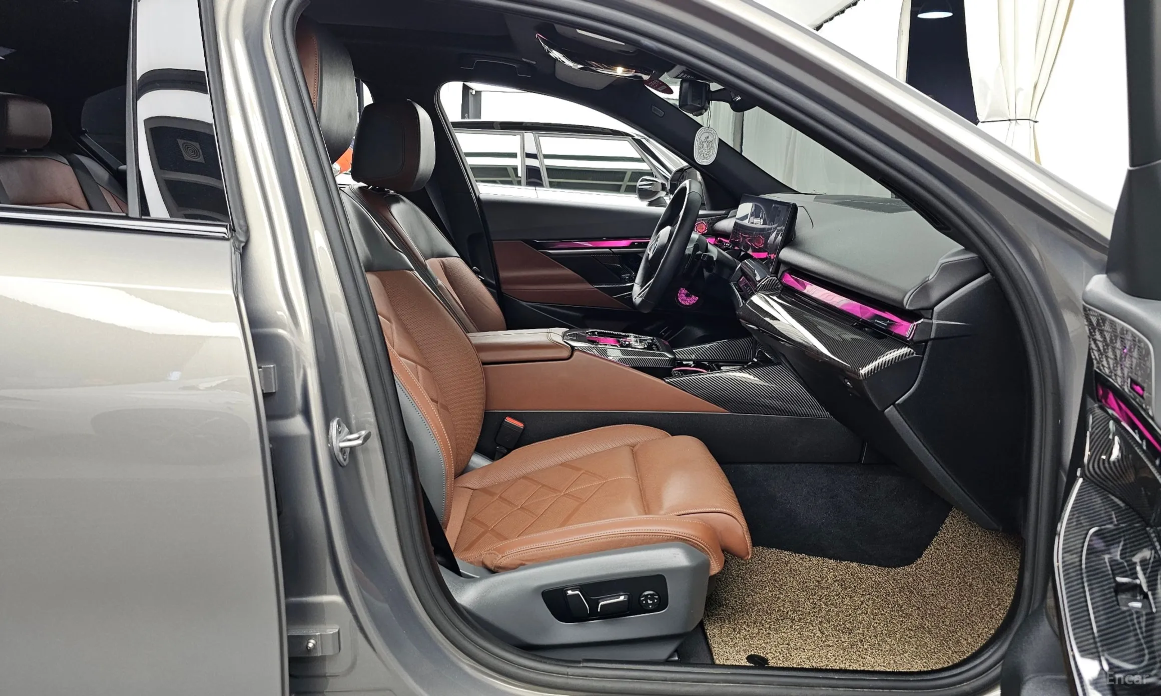 BMW 5 Series (G60) превью 11