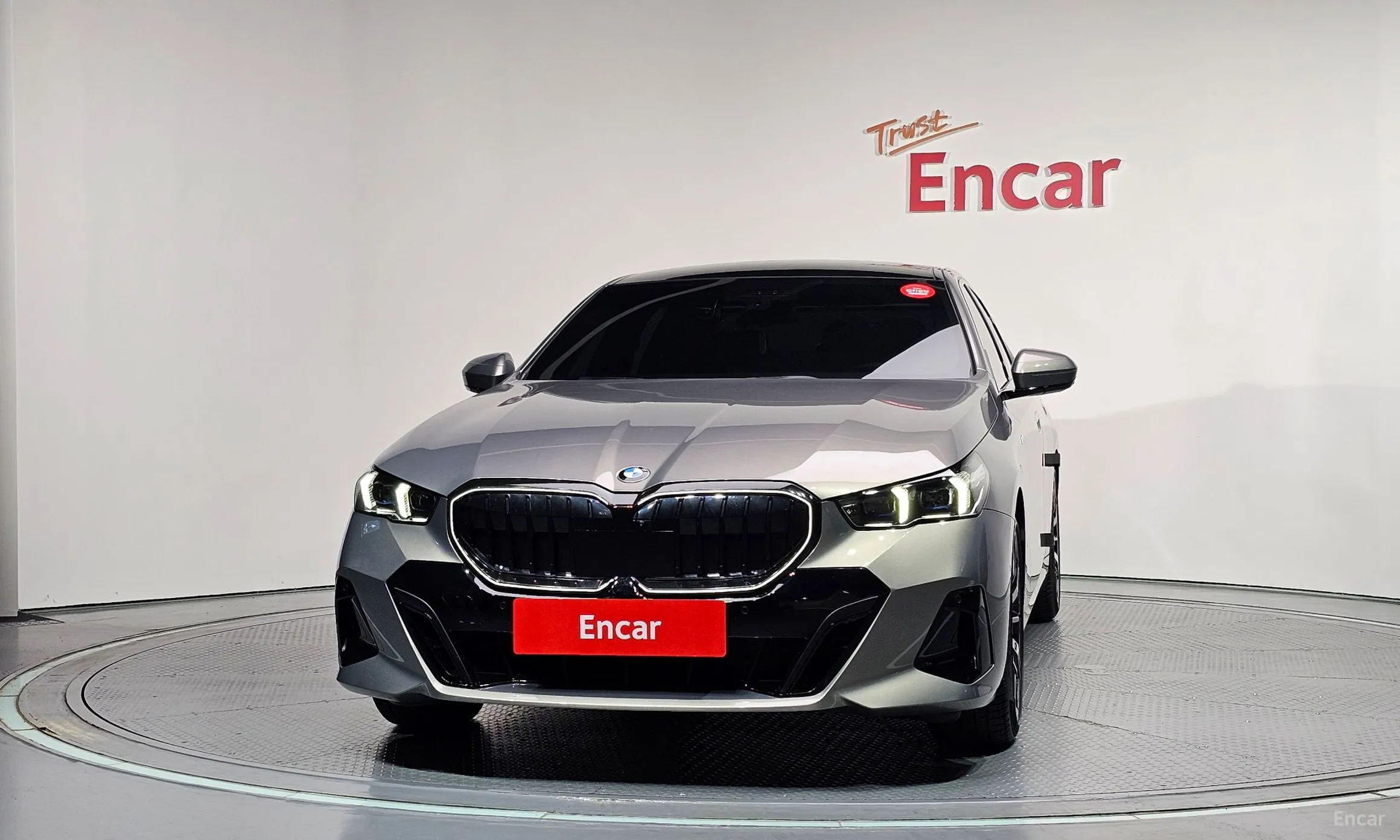 BMW 5 Series (G60) превью 3
