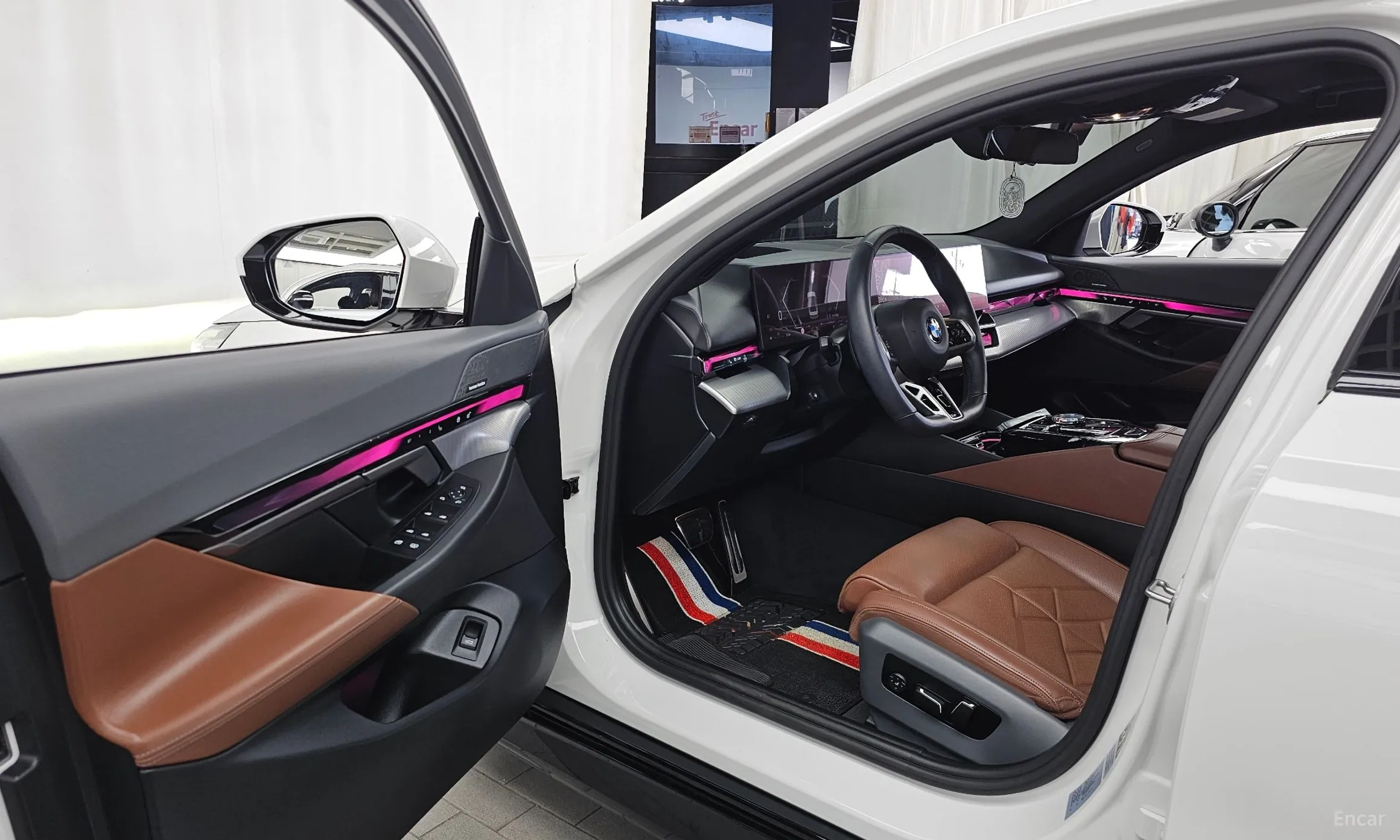 BMW 5 Series (G60) превью 10