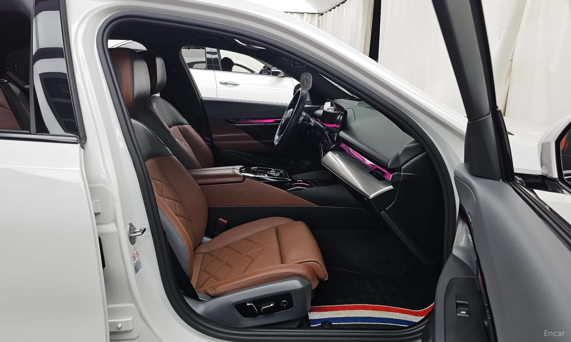 BMW 5 Series (G60) превью 11