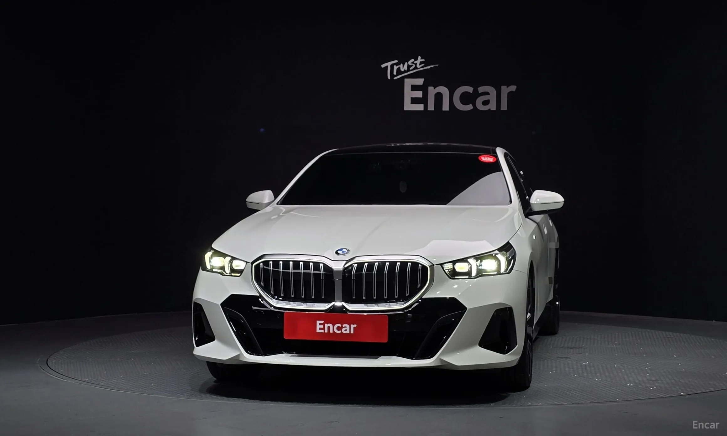 BMW 5 Series (G60) превью 3