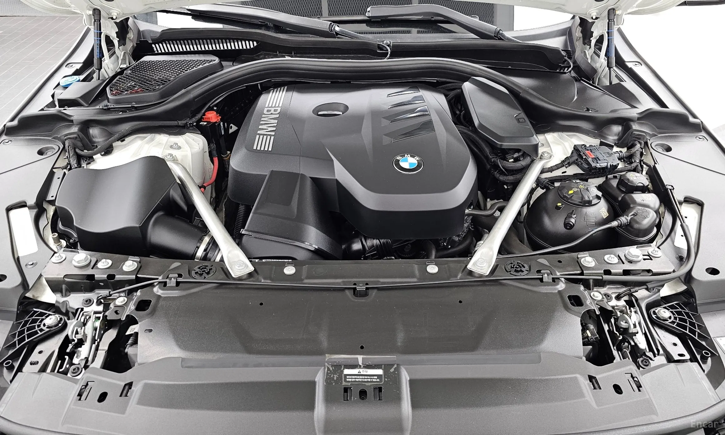 BMW 5 Series (G60) превью 6