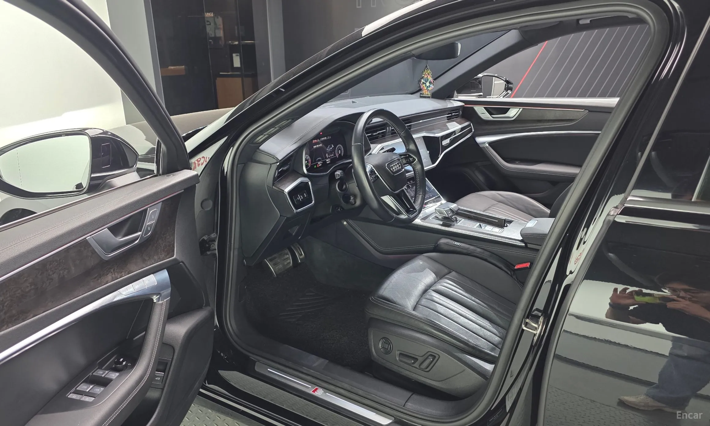 Audi A6 (C8) превью 10
