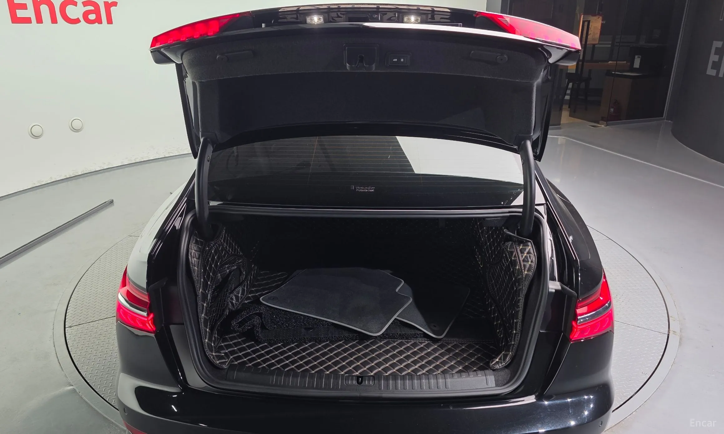 Audi A6 (C8) превью 20