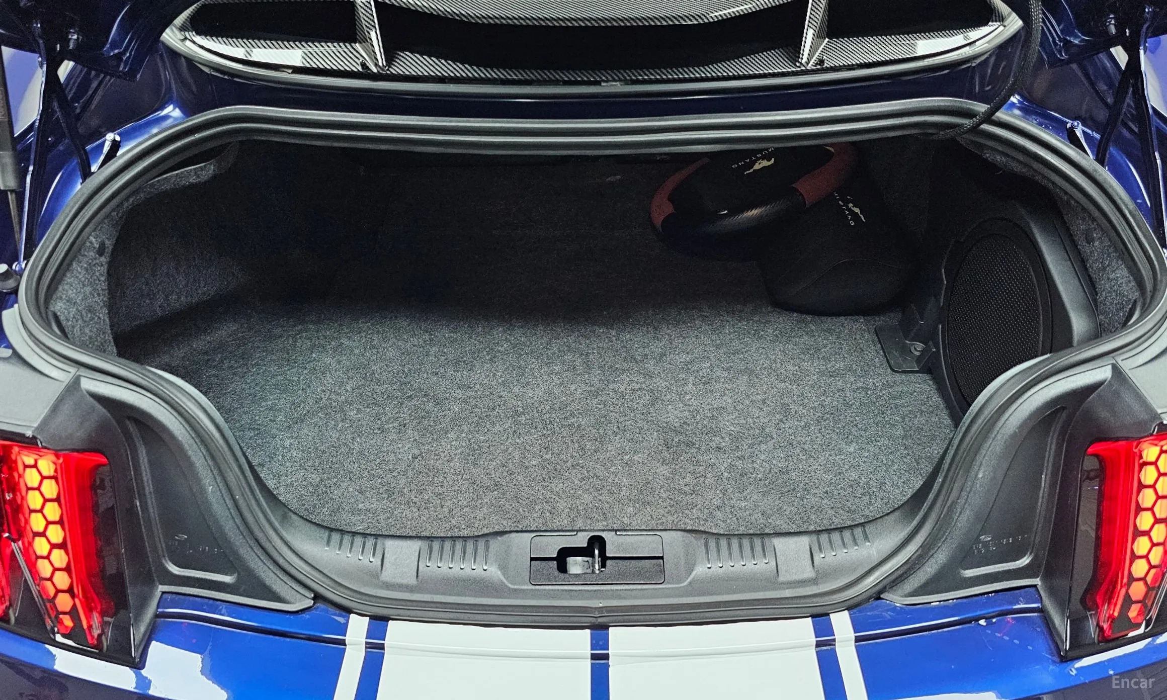 Ford Mustang превью 15