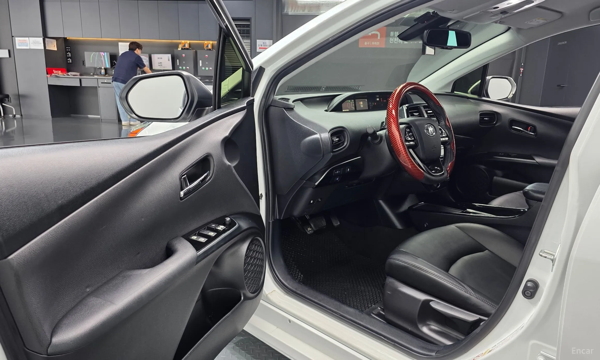 Toyota Prius 4th Generation превью 10