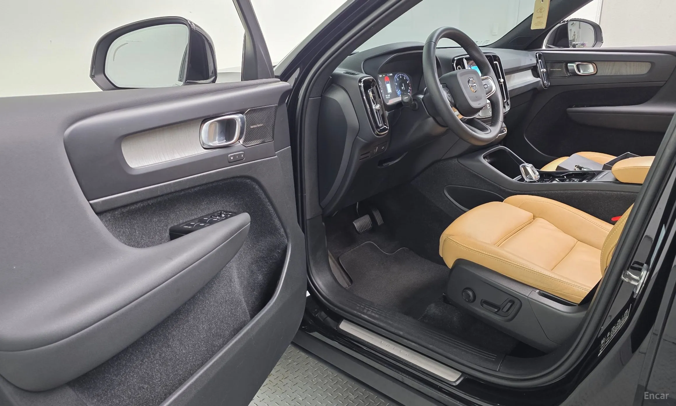 Volvo XC40 превью 10